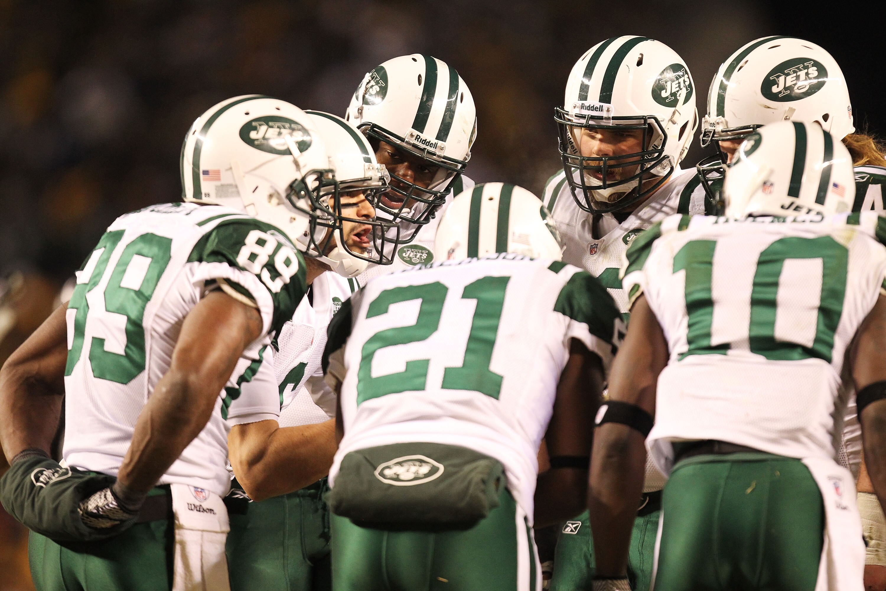 PITTSBURGH, PA - JANUARY 23:  The New York Jets huddle around Mark Sanchez #6 during their 2011 AFC Championship game against the Pittsburgh Steelers at Heinz Field on January 23, 2011 in Pittsburgh, Pennsylvania.  (Photo by Ronald Martinez/Getty Images)