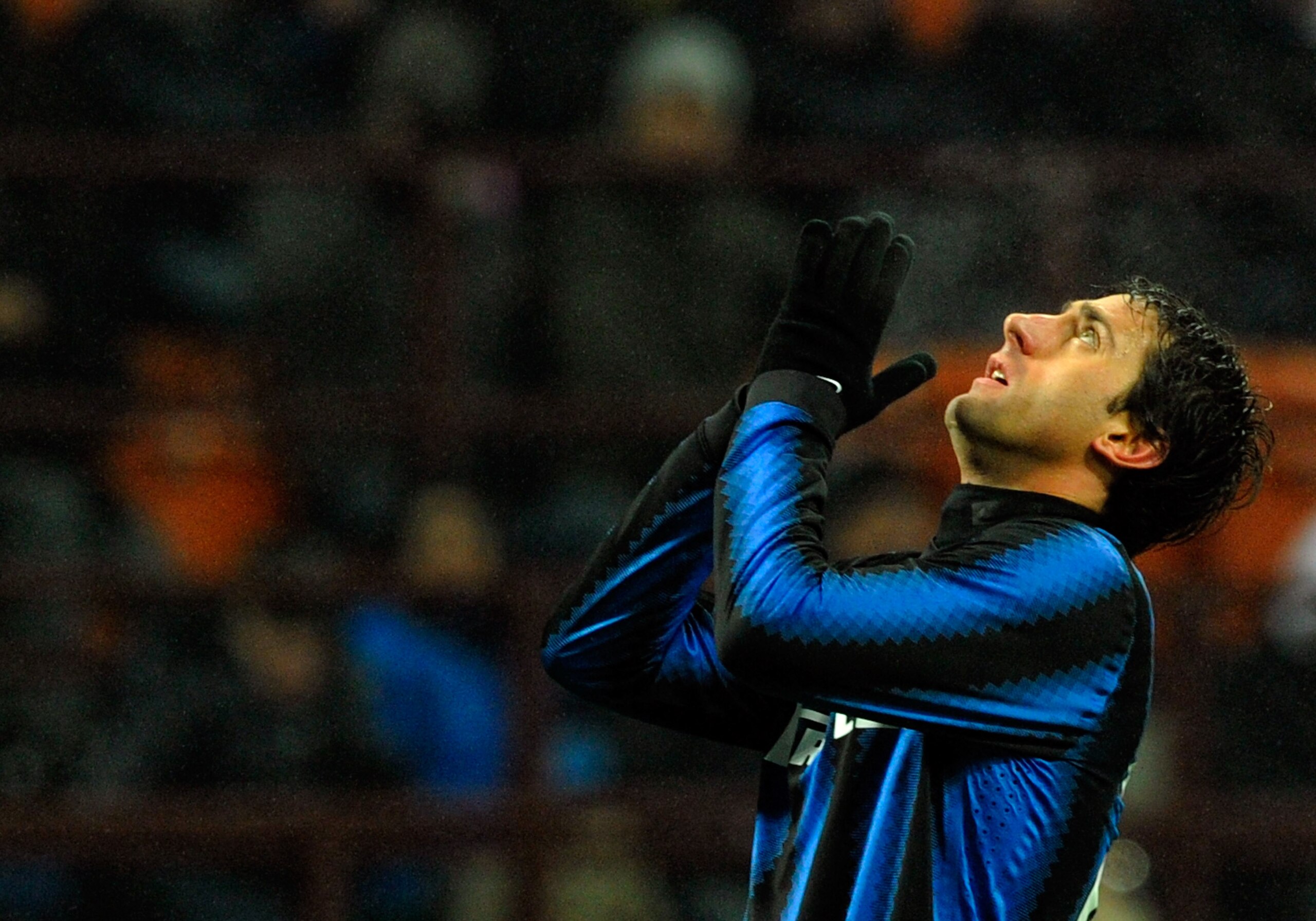 MILAN, ITALY - JANUARY 06:  Diego Alberto Milito of FC Inter Milan during the Serie A match between Inter and Napoli at Stadio Giuseppe Meazza on January 6, 2011 in Milan, Italy.  (Photo by Claudio Villa/Getty Images)