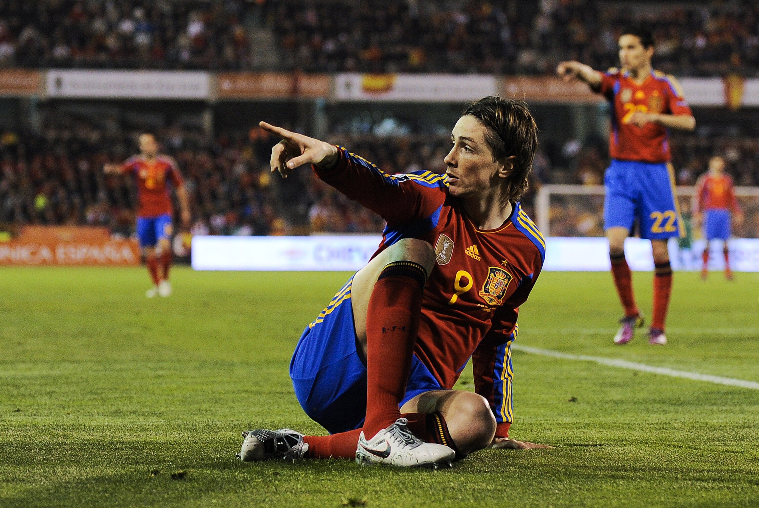 GRANADA, SPAIN - MARCH 25:  Fernando Torres of Spain points during the UEFA EURO 2012 qualifier between Spain and Czech Republic at Los Carmenes Stadium on March 25, 2011 in Granada, Spain. Spain won 2-1. (Photo by David Ramos/Getty Images)