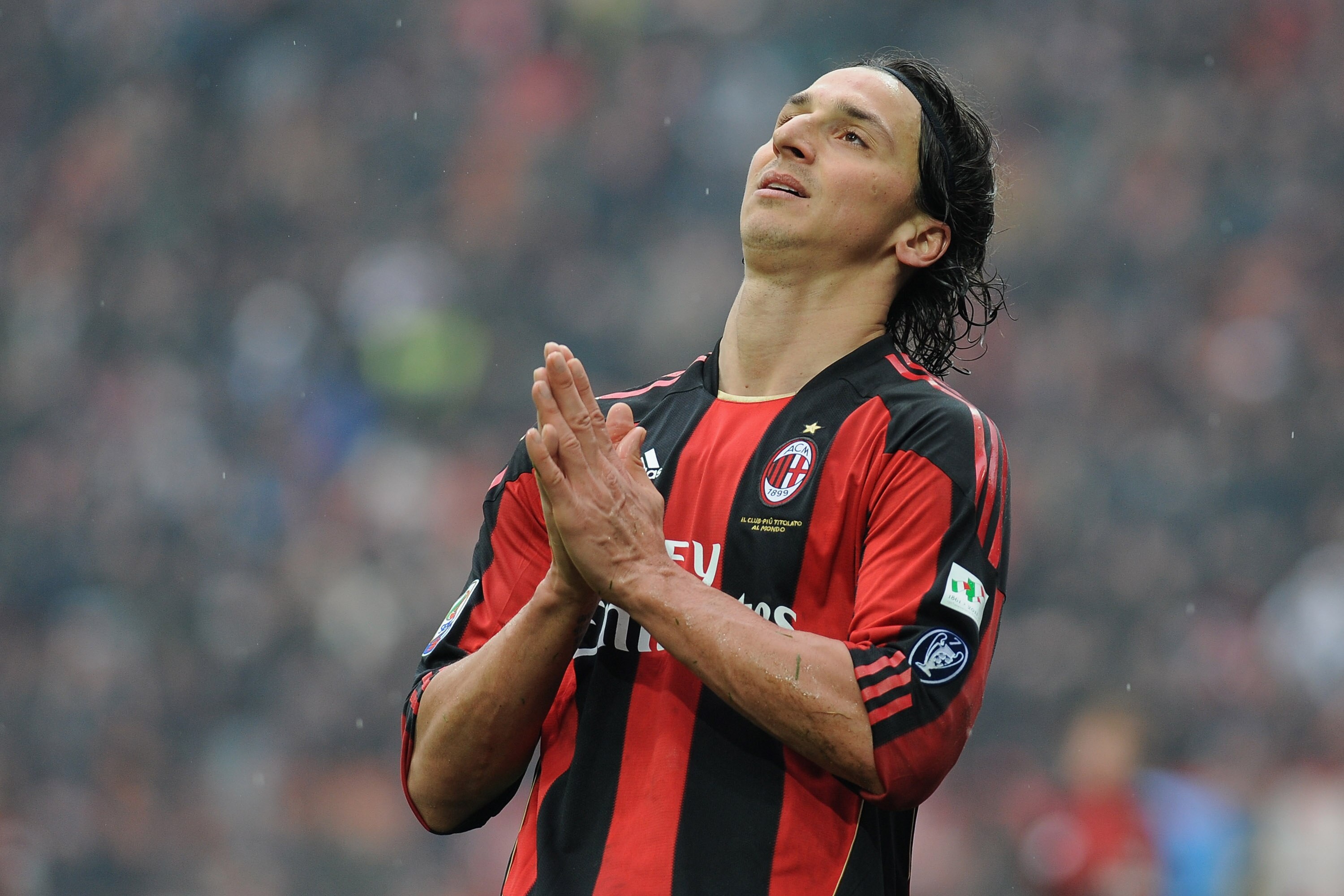 MILAN, ITALY - MARCH 13:  Zlatan Ibrahimovic of AC Milan reacts during the Serie A match between AC Milan and AS Bari at Stadio Giuseppe Meazza on March 13, 2011 in Milan, Italy.  (Photo by Valerio Pennicino/Getty Images)