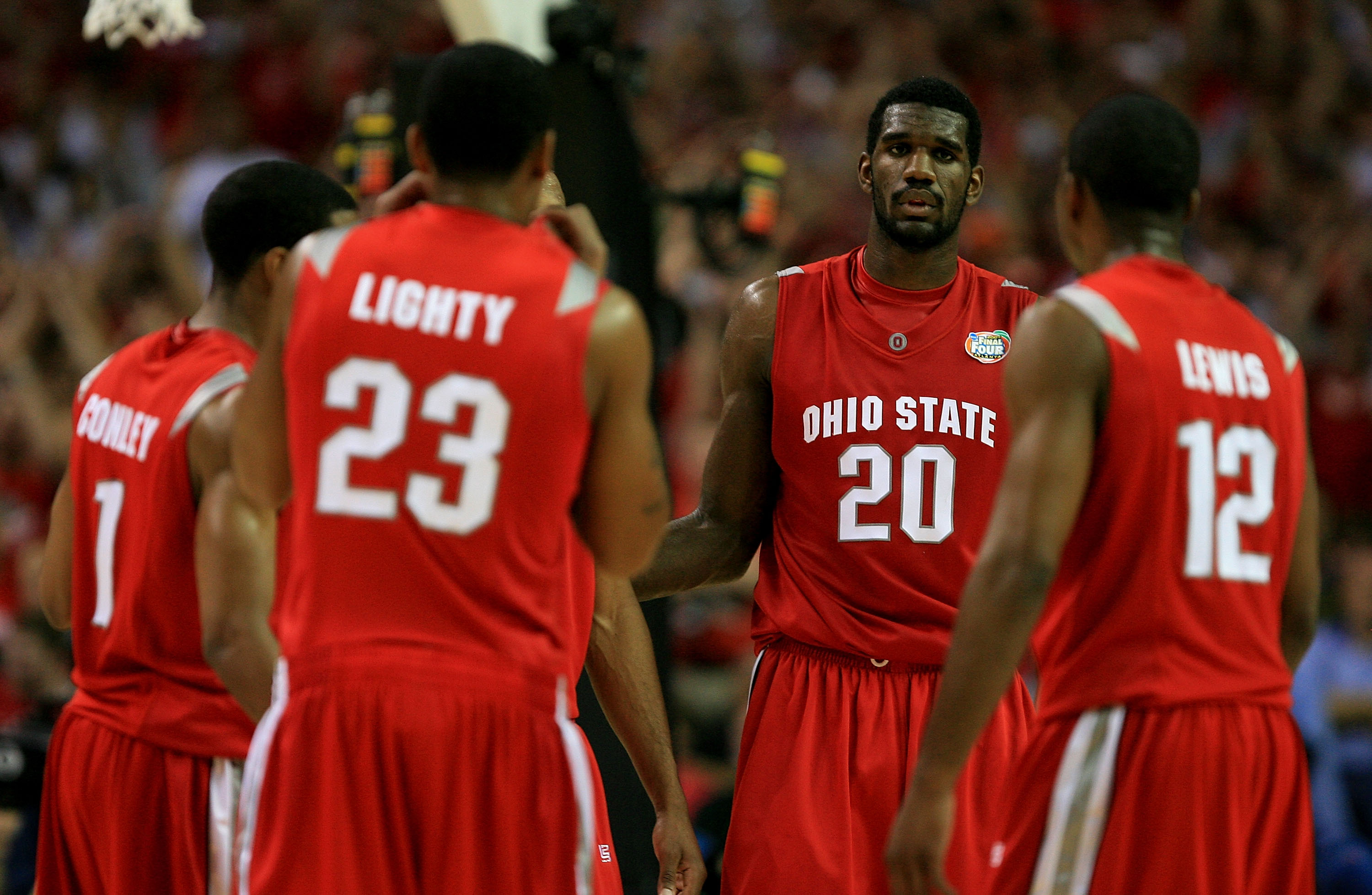 ATLANTA - APRIL 02:  The Ohio State Buckeyes huddle up during their 84-75 loss to the Florida Gators during the NCAA Men's Basketball Championship game at the Georgia Dome on April 2, 2007 in Atlanta, Georgia.  (Photo by Streeter Lecka/Getty Images)