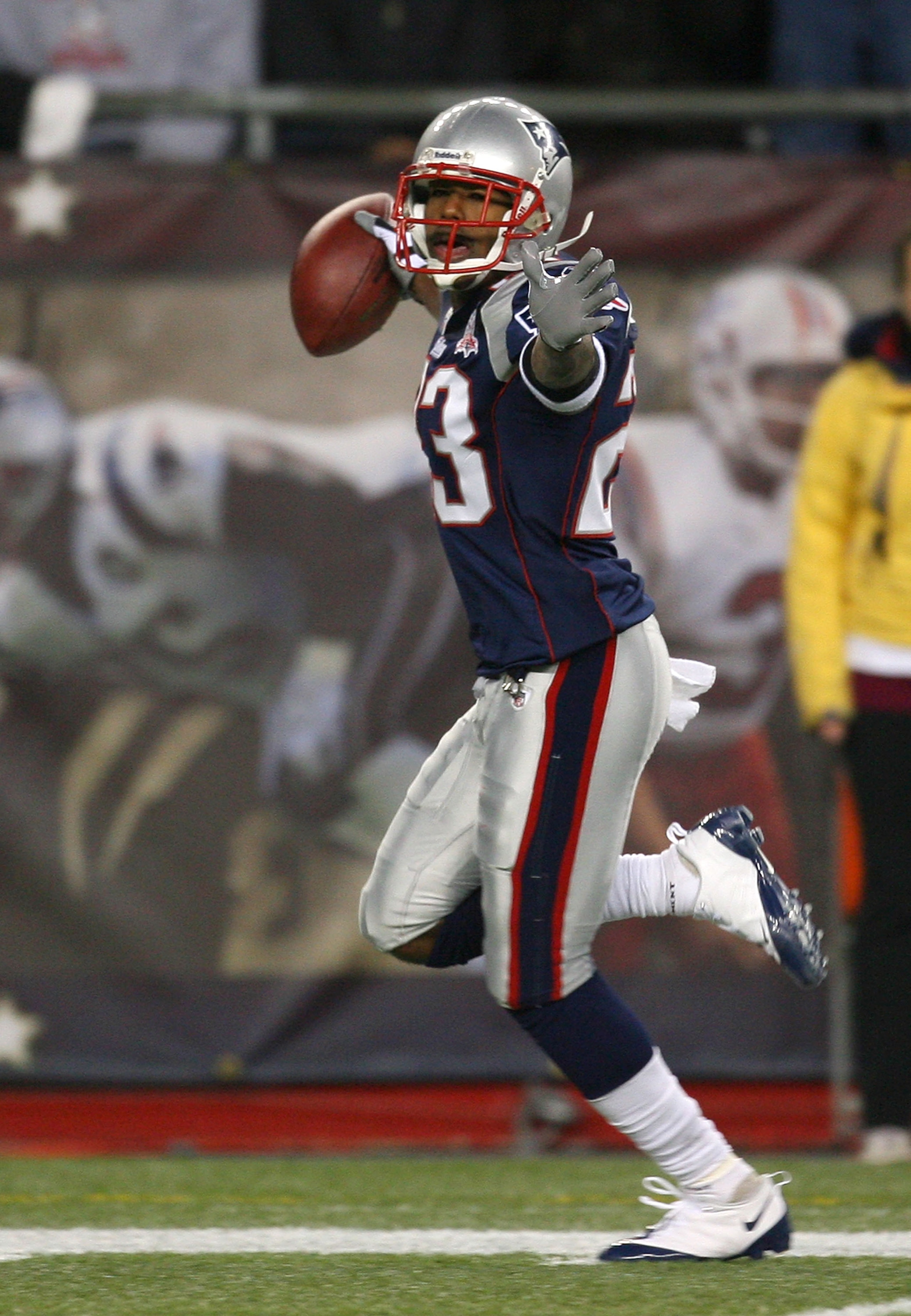 FOXBORO, MA - NOVEMBER 22: Leigh Bodden #23 of the New England Patriots intercepts and scores a touchdwon during a game against the New York Jets at Gillette Stadium on November 22, 2009 in Foxboro, Massachusetts. (Photo by Jim Rogash/Getty Images) FOXBORO, MA - NOVEMBER 22: Leigh Bodden #23 of the New England Patriots intercepts and scores a touchdwon during a game against the New York Jets at Gillette Stadium on November 22, 2009 in Foxboro, Massachusetts. (Photo by Jim Rogash/Getty Images)