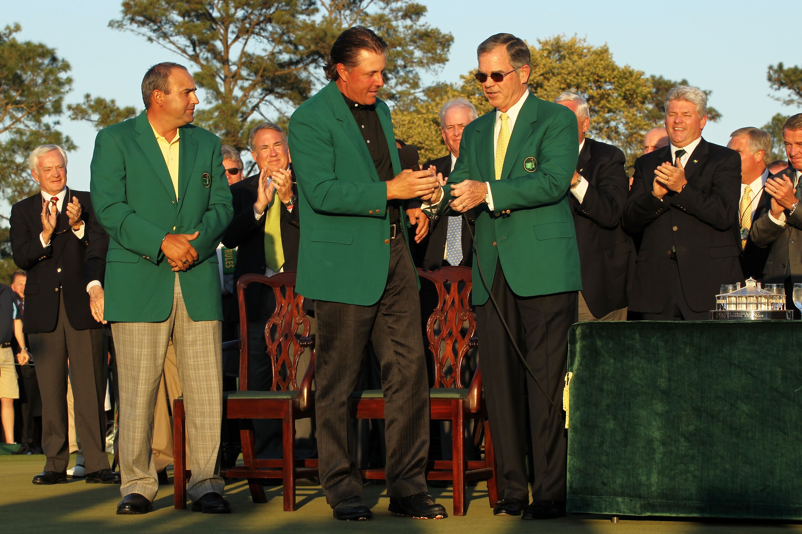 AUGUSTA, GA - APRIL 11:  Augusta National Chairman William 'Billy' Porter Payne (R) congratulates Phil Mickelson (C) on his three-stroke victory during the green jacket presentation as Angel Cabrera of Argentina looks on after the final round of the 2010