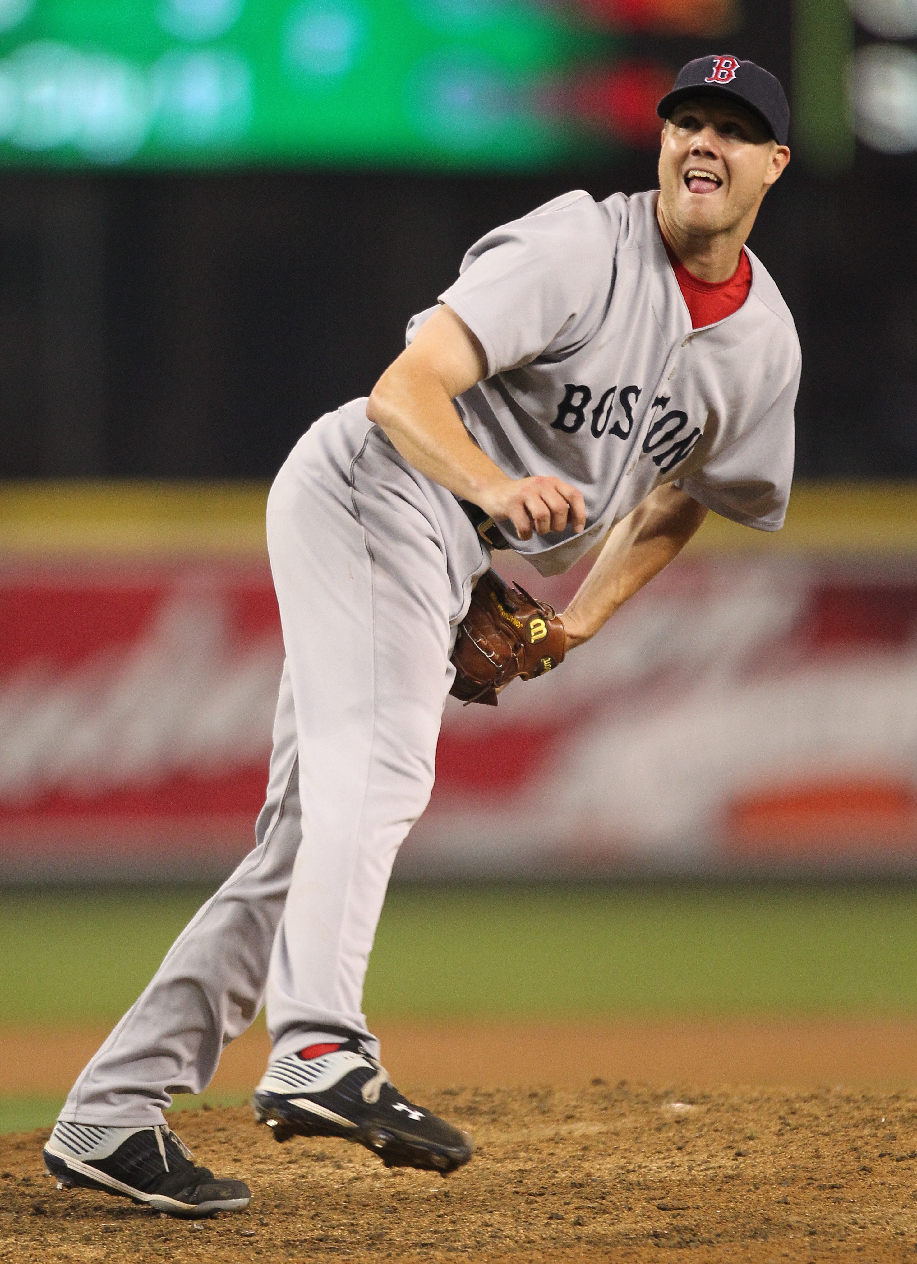 SEATTLE - SEPTEMBER 14:  Closing pitcher Jonathan Papelbon #58 of the Boston Red Sox pitches against the Seattle Mariners at Safeco Field on September 14, 2010 in Seattle, Washington. The Red Sox won 9-6. (Photo by Otto Greule Jr/Getty Images)
