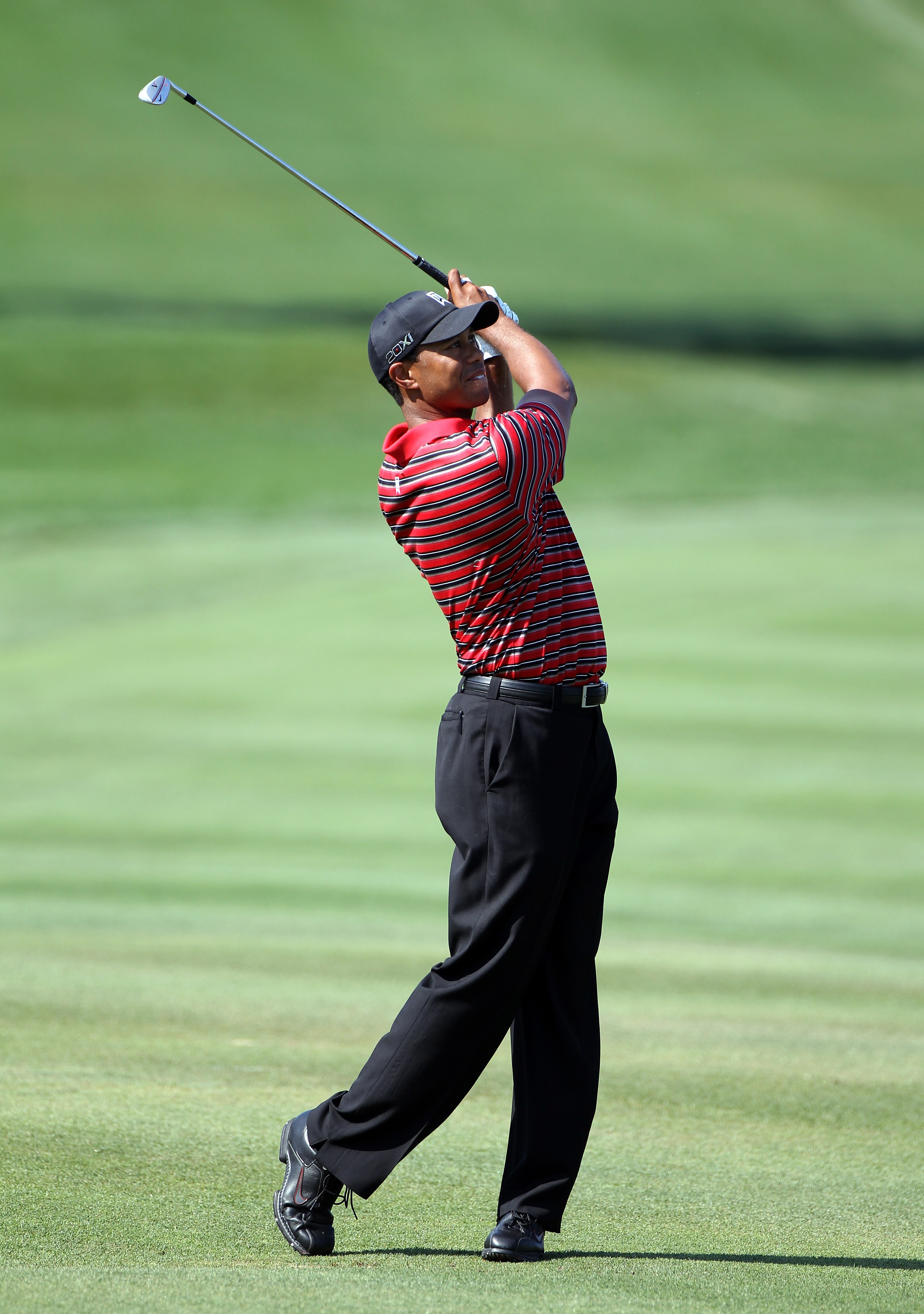 ORLANDO, FL - MARCH 27:  Tiger Woods plays a shot on the 3rd hole during the final round of the Arnold Palmer Invitational presented by MasterCard at the Bay Hill Club and Lodge on March 27, 2011 in Orlando, Florida.  (Photo by Sam Greenwood/Getty Images)