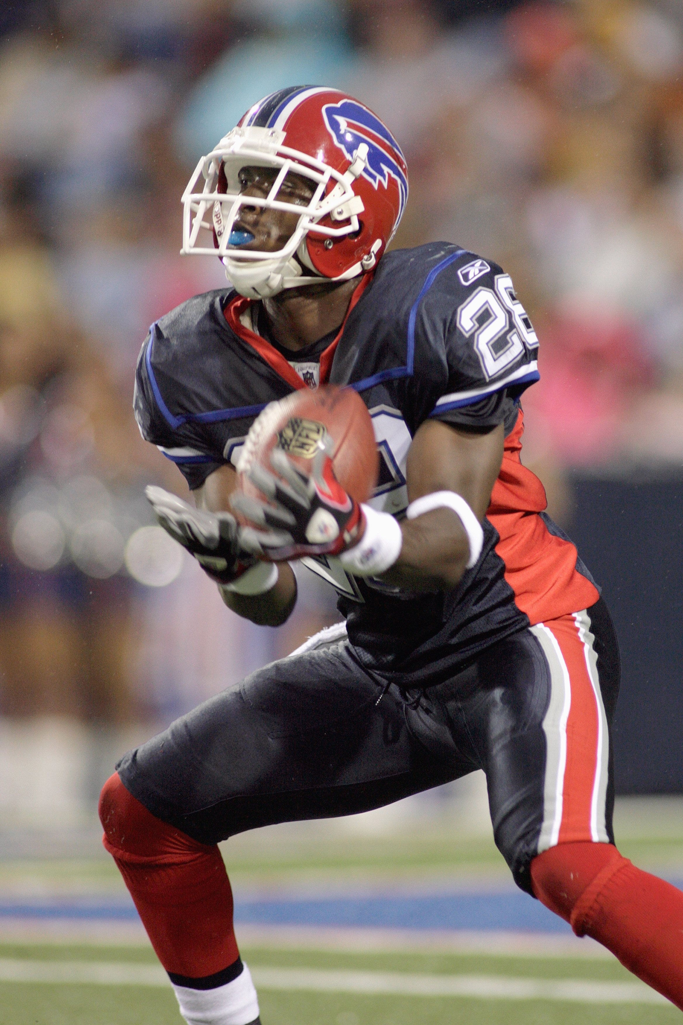 ORCHARD PARK - AUGUST 28:  Leodis McKelvin #28 of the Buffalo Bills catches the ball during the game against the Detroit Lions at Ralph Wilson Stadium on August 28, 2008 in Orchard Park, New York. (Photo by: Rick Stewart/Getty Images)