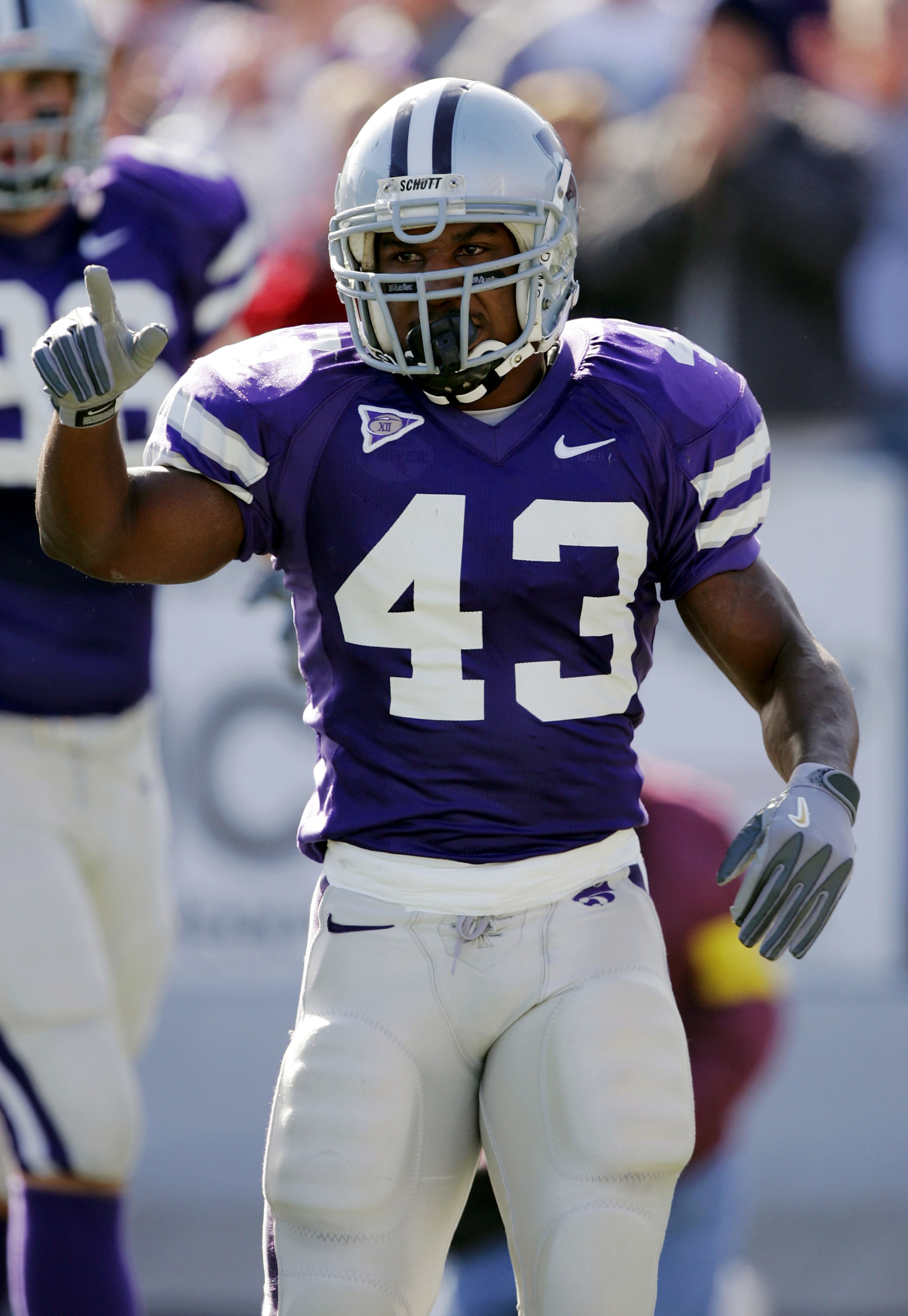 MANHATTAN, KS - OCTOBER 16:  Darren Sproles #43 of the Kansas State Wildcats celebrates his touchdown against the Oklahoma Sooners on October 16, 2004 at KSU Stadium in Manhattan, Kansas. The Sooners won 31-21.  (Photo by Brian Bahr/Getty Images)