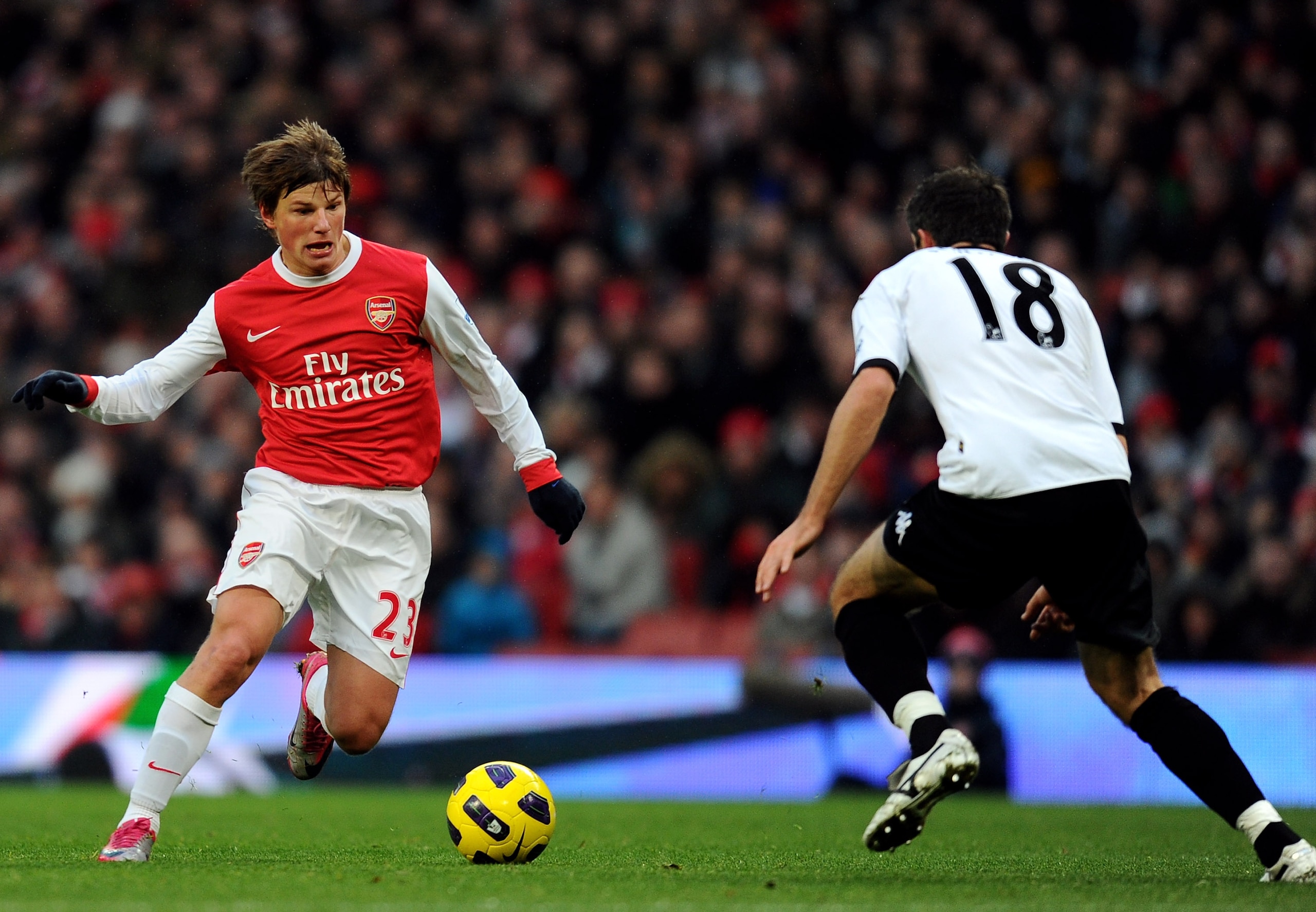 LONDON, ENGLAND - DECEMBER 04:  Andrey Arshavin of Arsenal controls the ball as Aaron Hughes of Fulham looks on  during the Barclays Premier League match between Arsenal and Fulham at the Emirates Stadium on December 4, 2010 in London, England.  (Photo by