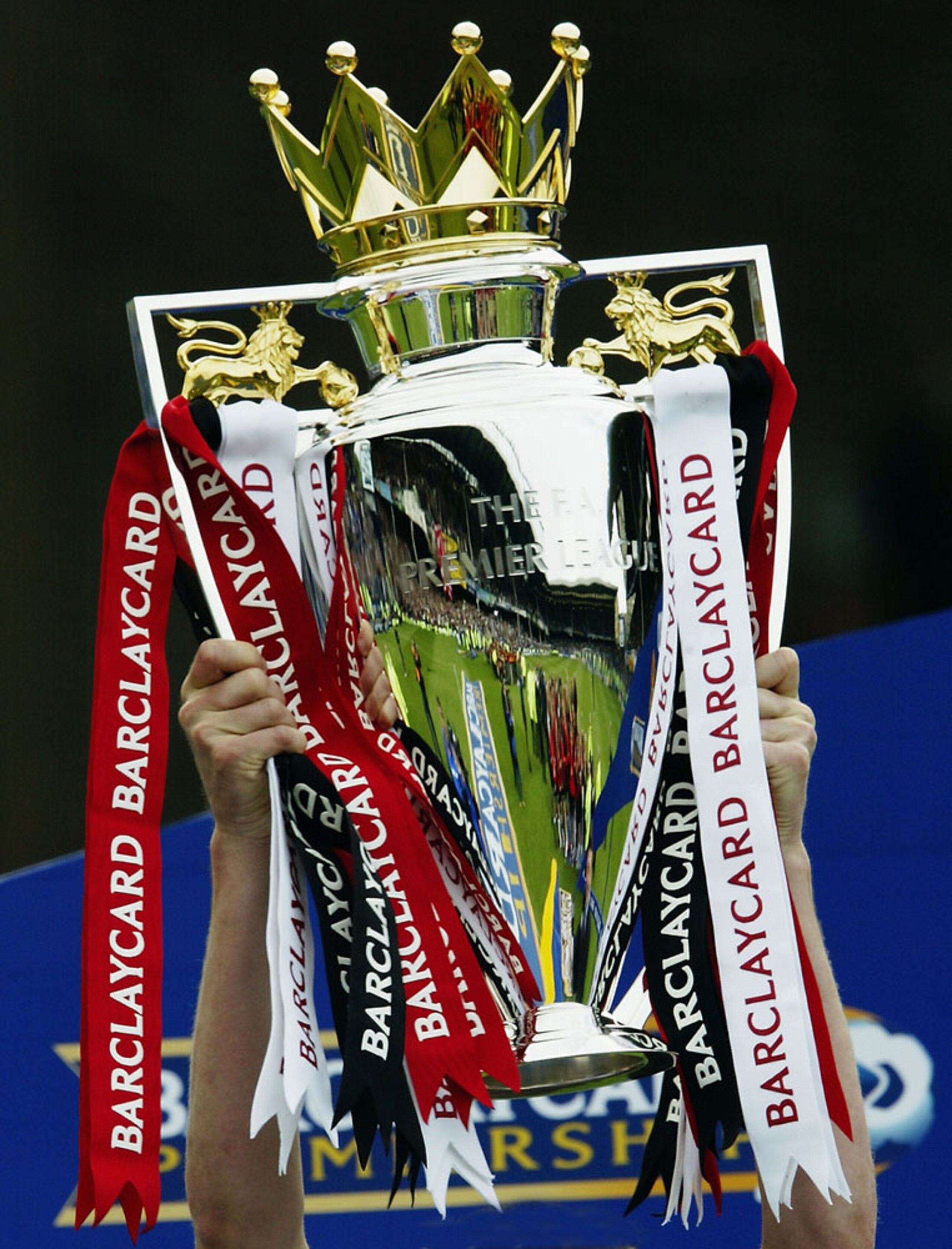 LIVERPOOL - MAY 11:  Roy Keane of Manchester United lifts the trophy up after the FA Barclaycard Premiership match between Everton and Manchester United held on May 11, 2003 at Goodison Park, in Liverpool, England. Manchester United won the match 2-1. (Ph