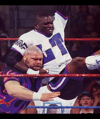 Lawrence Taylor vs. Bam Bam Bigelow in the main event of Wrestlemania XI