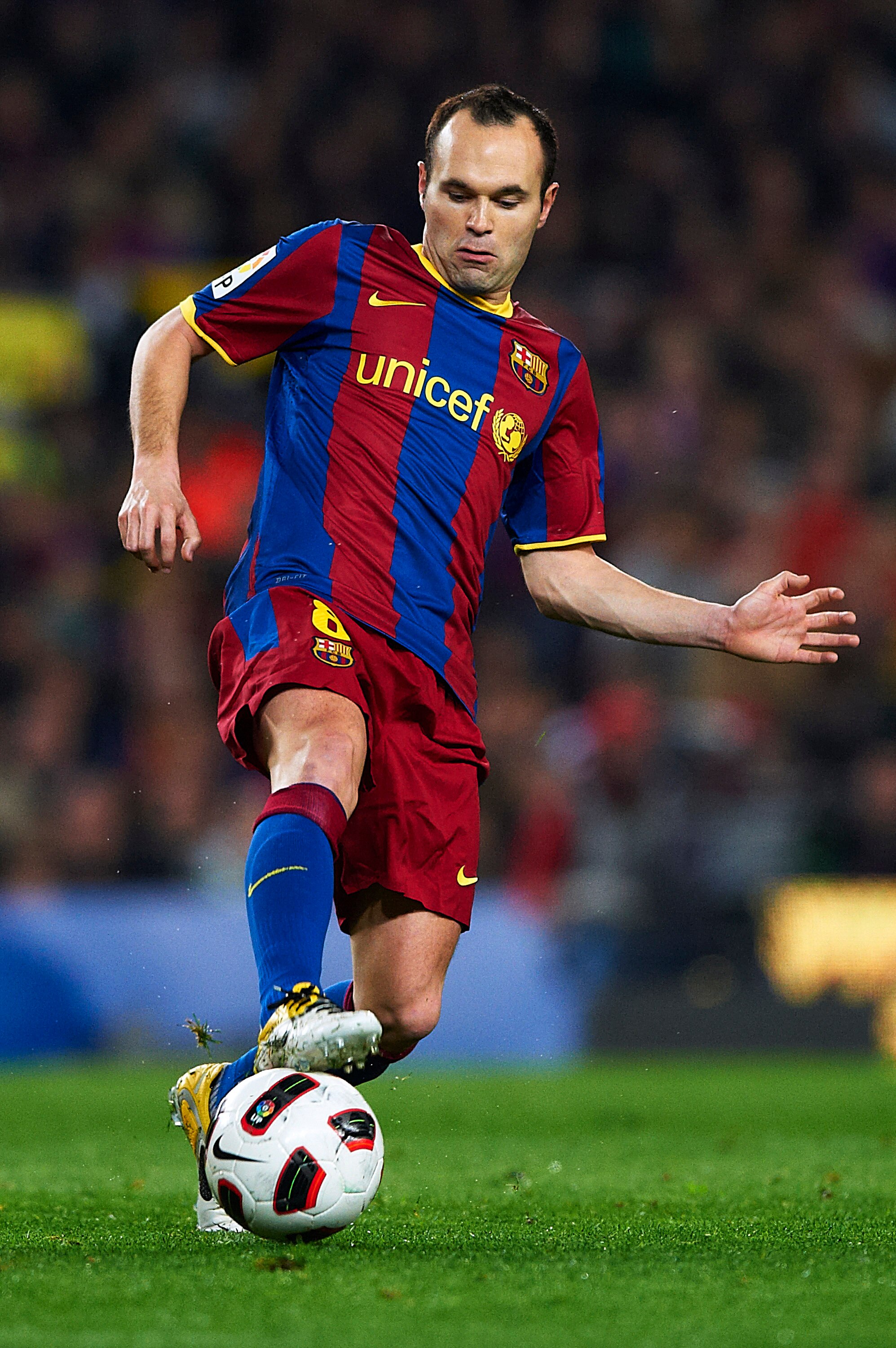 BARCELONA, SPAIN - MARCH 19:  Andres Iniesta of Barcelona controls the ball during the La Liga match between Barcelona and Getafe at Camp Nou on March 19, 2011 in Barcelona, Spain.  (Photo by Manuel Queimadelos Alonso/Getty Images)