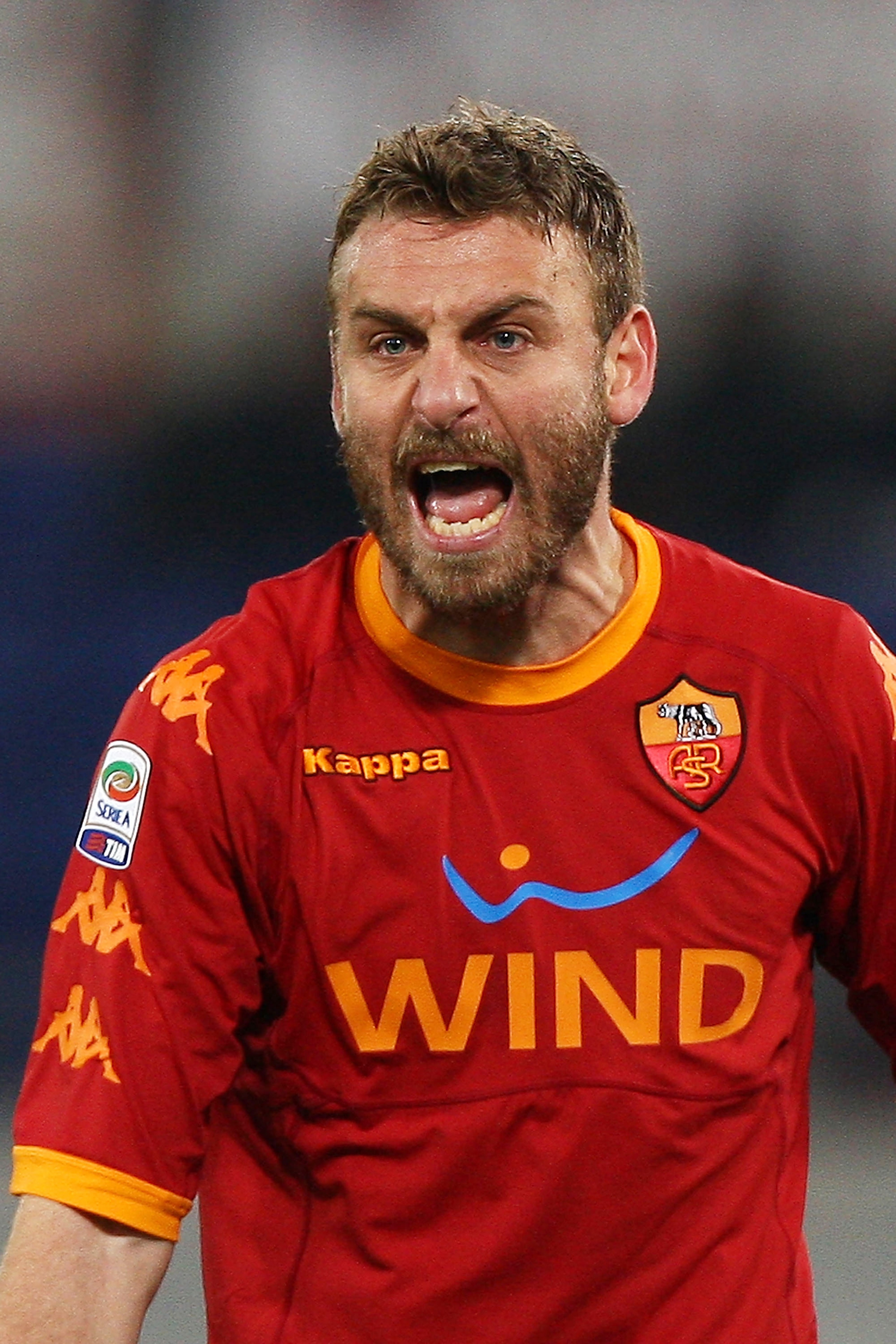 ROME, ITALY - FEBRUARY 02: Daniele De Rossi of AS Roma reacts during the Serie A match between AS Roma and Brescia Calcio at Stadio Olimpico on February 2, 2011 in Rome, Italy. (Photo by Paolo Bruno/Getty Images) ROME, ITALY - FEBRUARY 02: Daniele De Rossi of AS Roma reacts during the Serie A match between AS Roma and Brescia Calcio at Stadio Olimpico on February 2, 2011 in Rome, Italy. (Photo by Paolo Bruno/Getty Images)