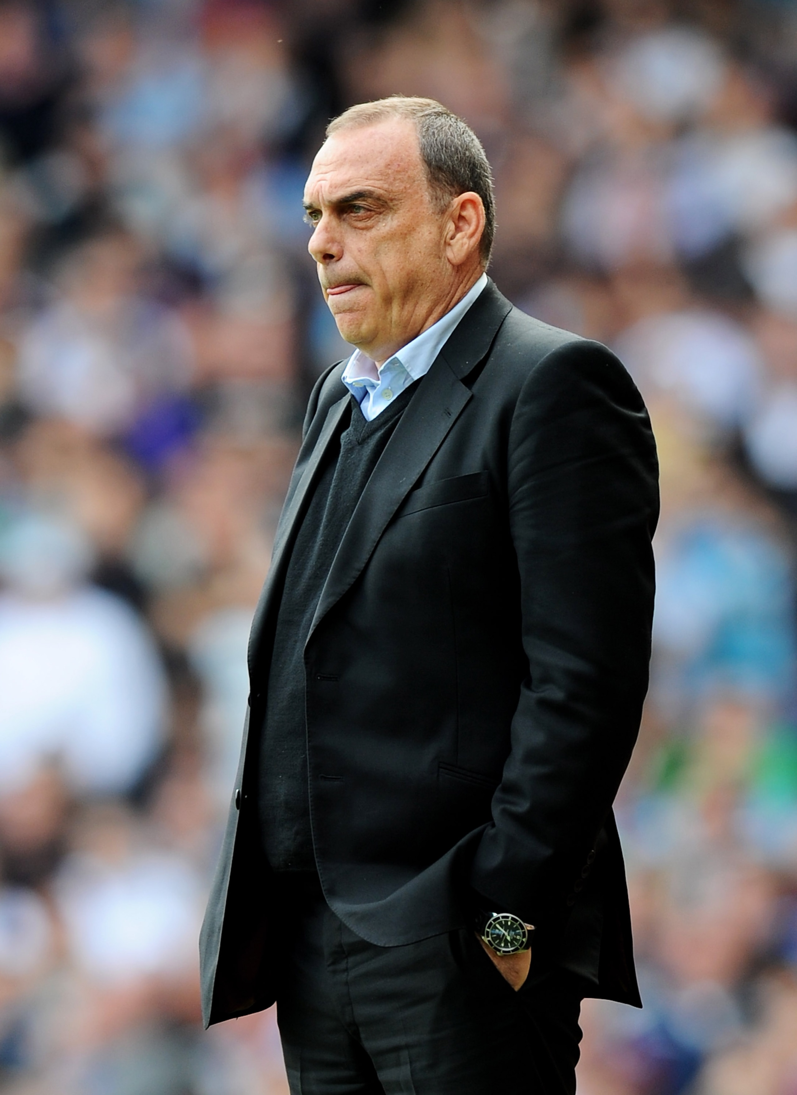 LONDON, ENGLAND - APRIL 02: Avram Grant, manager of West Ham United looks dejected during the Barclays Premier League match between West Ham United and Manchester United at the Boleyn Ground on April 2, 2011 in London, England. (Photo by Mike Hewitt/Get LONDON, ENGLAND - APRIL 02: Avram Grant, manager of West Ham United looks dejected during the Barclays Premier League match between West Ham United and Manchester United at the Boleyn Ground on April 2, 2011 in London, England. (Photo by Mike Hewitt/Get