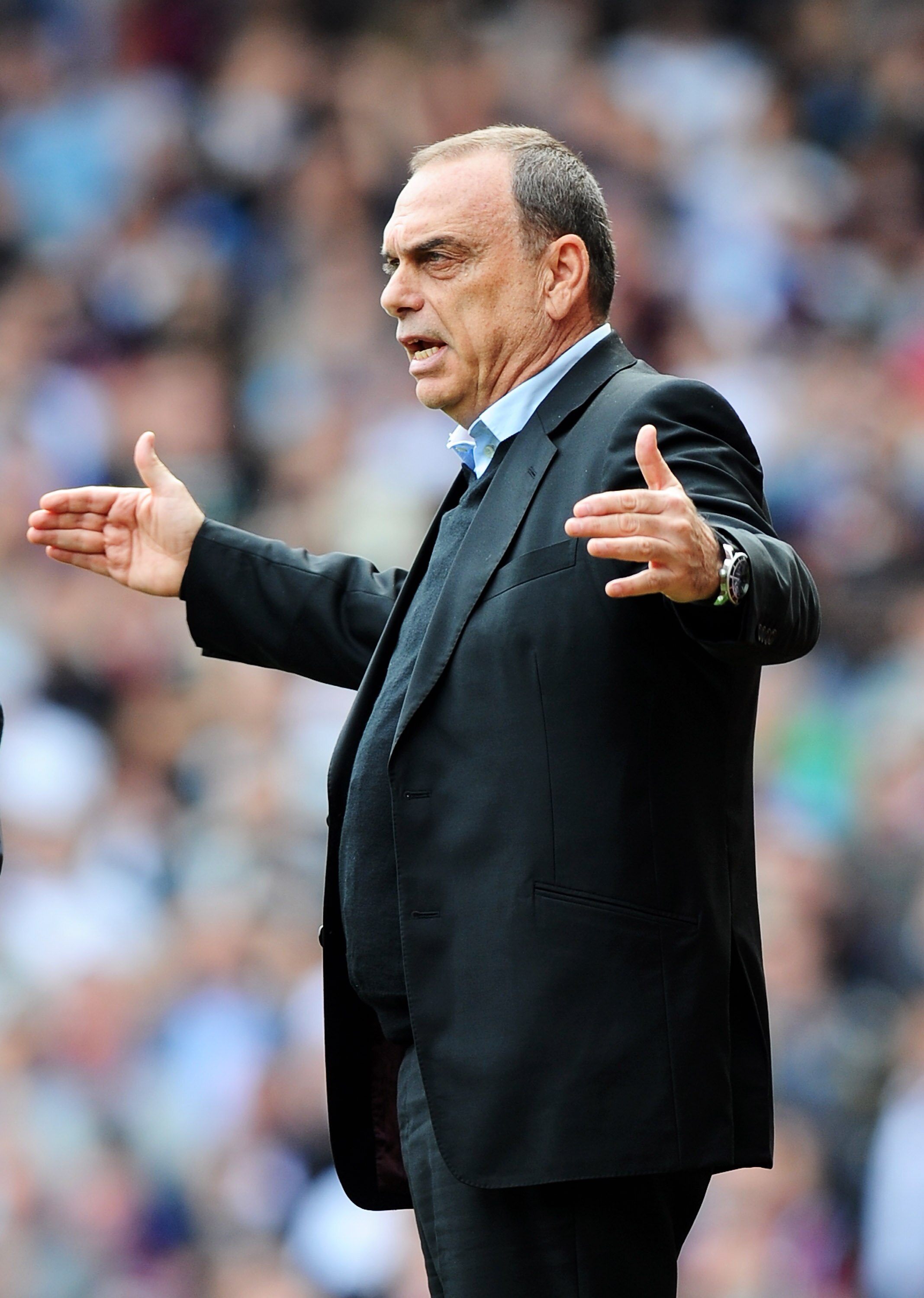 LONDON, ENGLAND - APRIL 02: Avram Grant, manager of West Ham United gestures during the Barclays Premier League match between West Ham United and Manchester United at the Boleyn Ground on April 2, 2011 in London, England.  (Photo by Mike Hewitt/Getty Imag