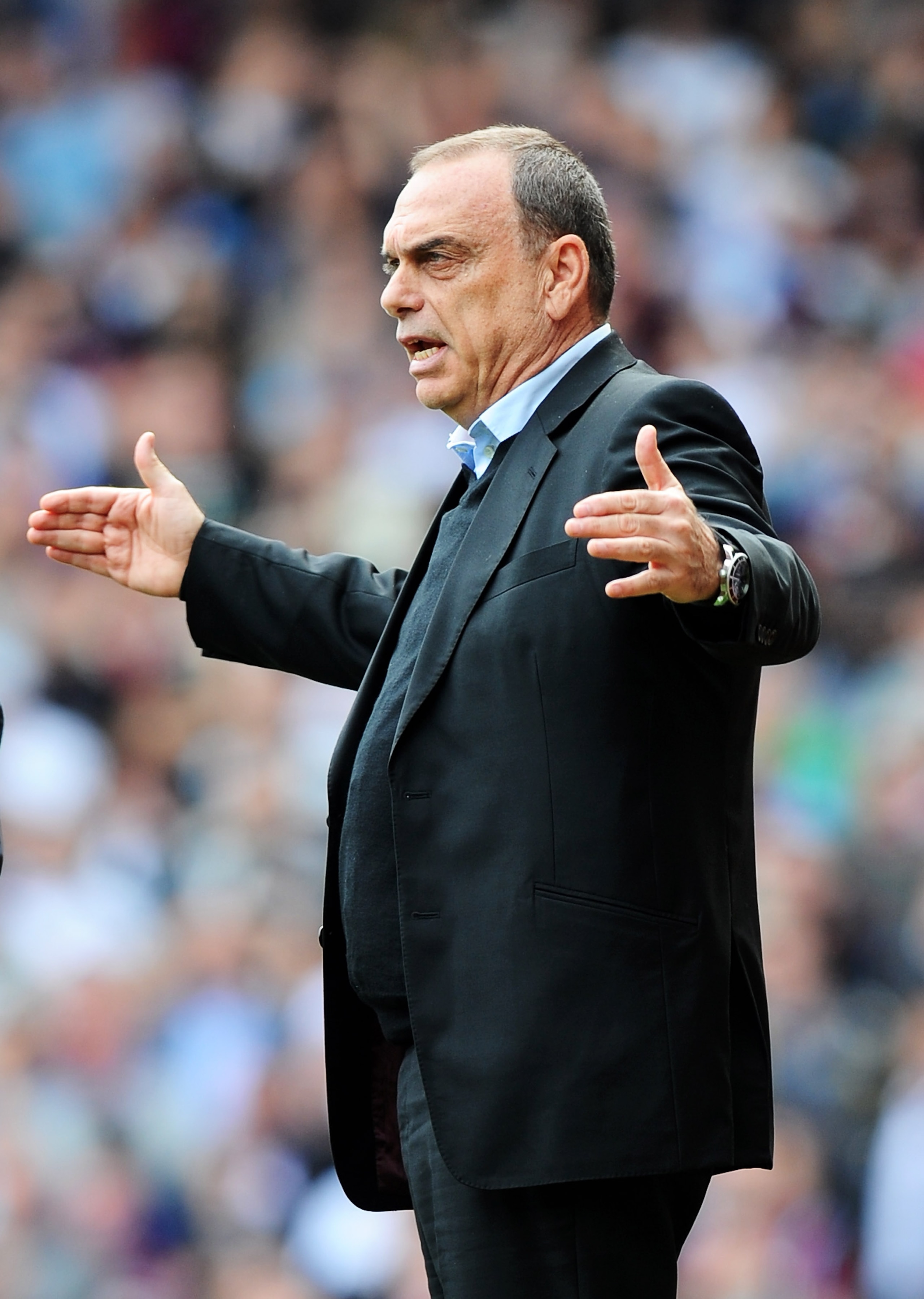 LONDON, ENGLAND - APRIL 02: Avram Grant, manager of West Ham United gestures during the Barclays Premier League match between West Ham United and Manchester United at the Boleyn Ground on April 2, 2011 in London, England.  (Photo by Mike Hewitt/Getty Imag