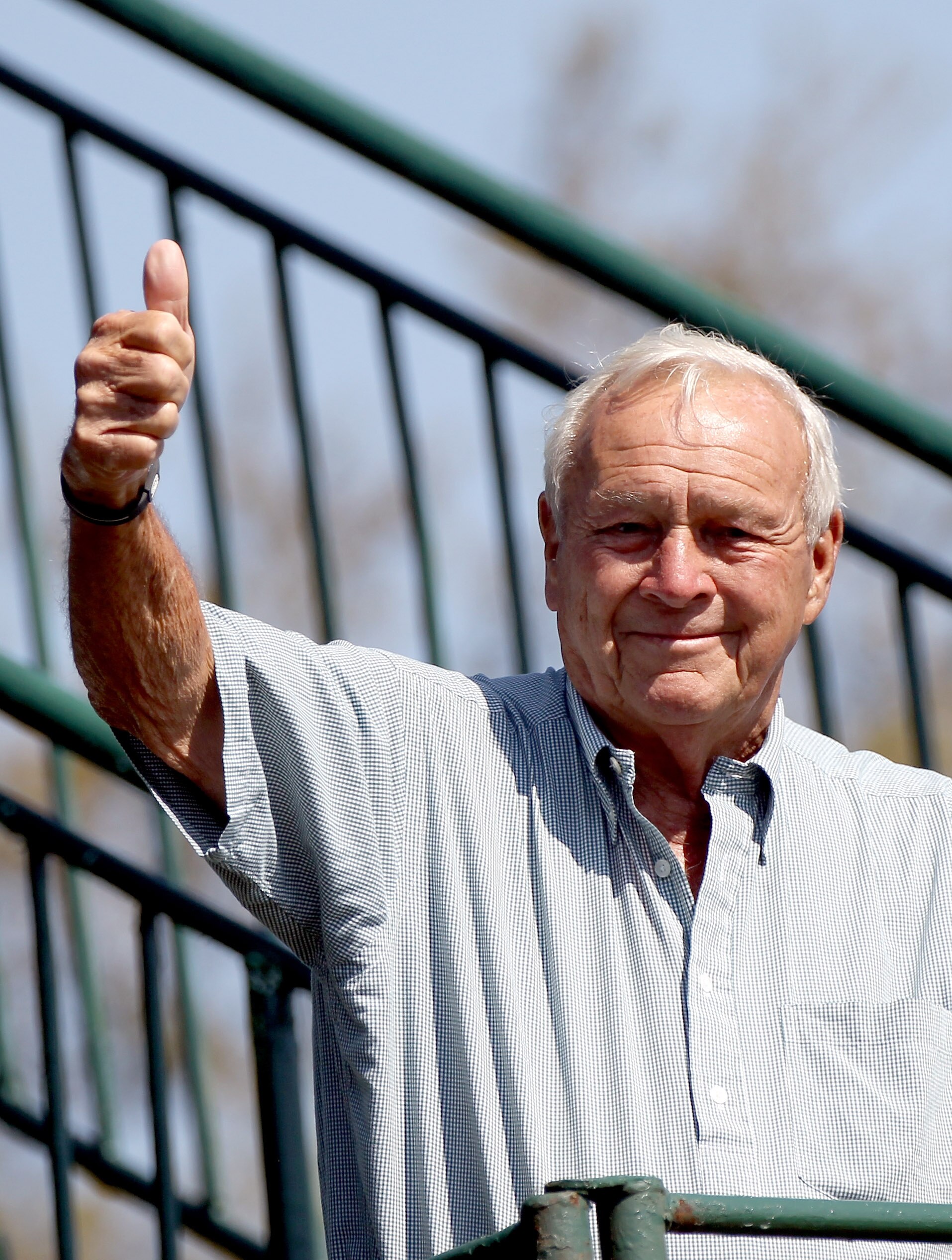 ORLANDO, FL - MARCH 25:  Arnold Palmer salutes the crowd on the 16th hole during the second round of the Bay Hill Invitational presented by MasterCard at the Bay Hill Club and Lodge on March 25, 2011 in Orlando, Florida.  (Photo by Sam Greenwood/Getty Ima