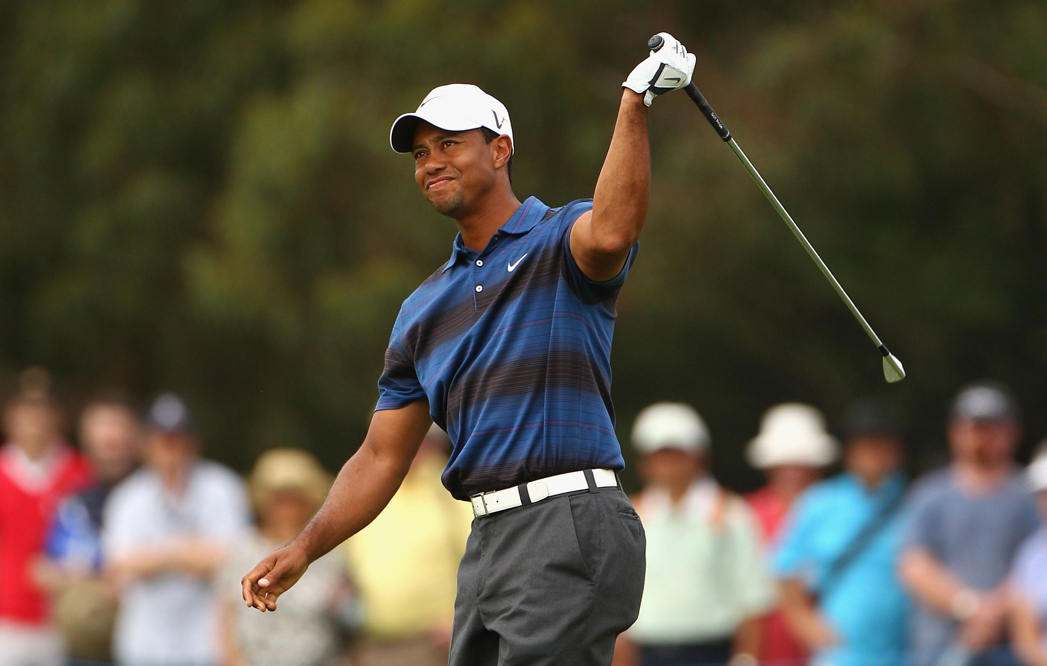 MELBOURNE, AUSTRALIA - NOVEMBER 12:  Tiger Woods of the USA looks dejected after playing a bad shot during day two of the Australian Masters at The Victoria Golf Club on November 12, 2010 in Melbourne, Australia.  (Photo by Ryan Pierse/Getty Images)