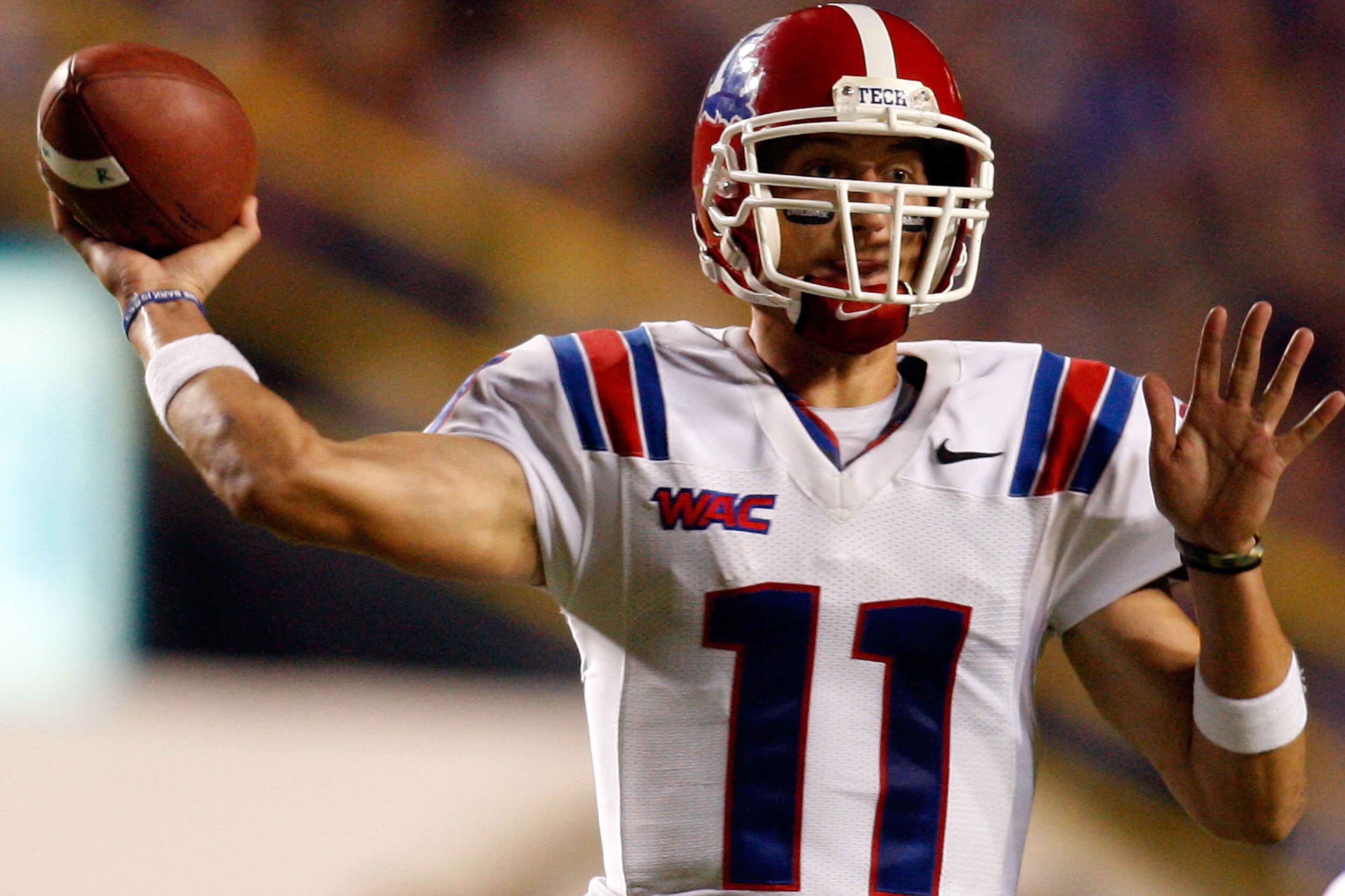 BATON ROUGE, LA - NOVEMBER 14:  Quarterback Ross Jenkins #11 of the Louisiana Tech Bulldogs throws a pass against the LSU Tigers at Tiger Stadium on November 14, 2009 in Baton Rouge, Louisiana.  The Tigers defeated the Bulldogs 24-16.  (Photo by Chris Gra
