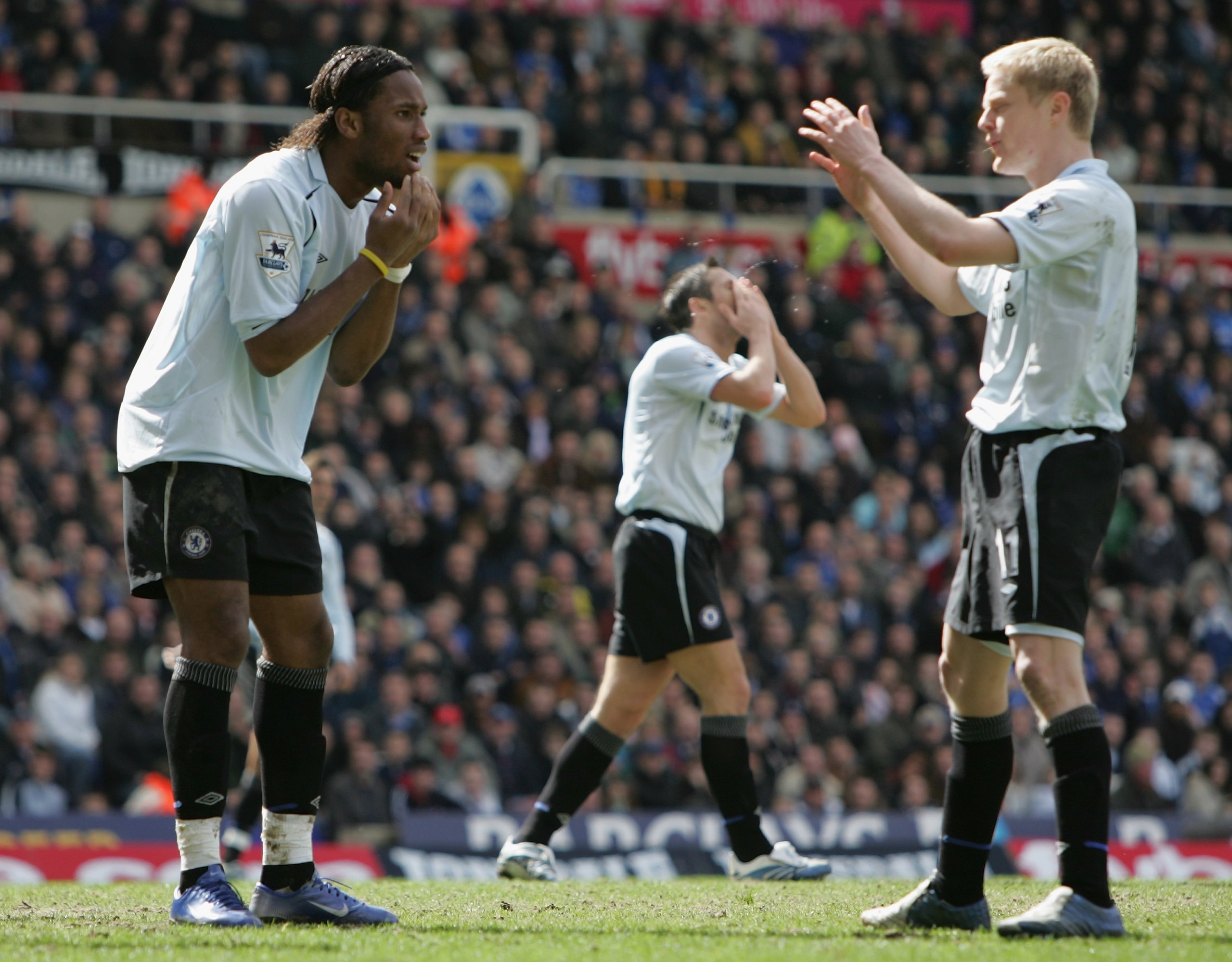 BIRMINGHAM, UNITED KINGDOM - APRIL 01:  Didier Drogba of Chelsea argues with Damien Duff during the Barclays Premiership match between Birmingham City and Chelsea at St Andrews on April 1, 2006 in Birmingham, England.  (Photo by Richard Heathcote/Getty Im