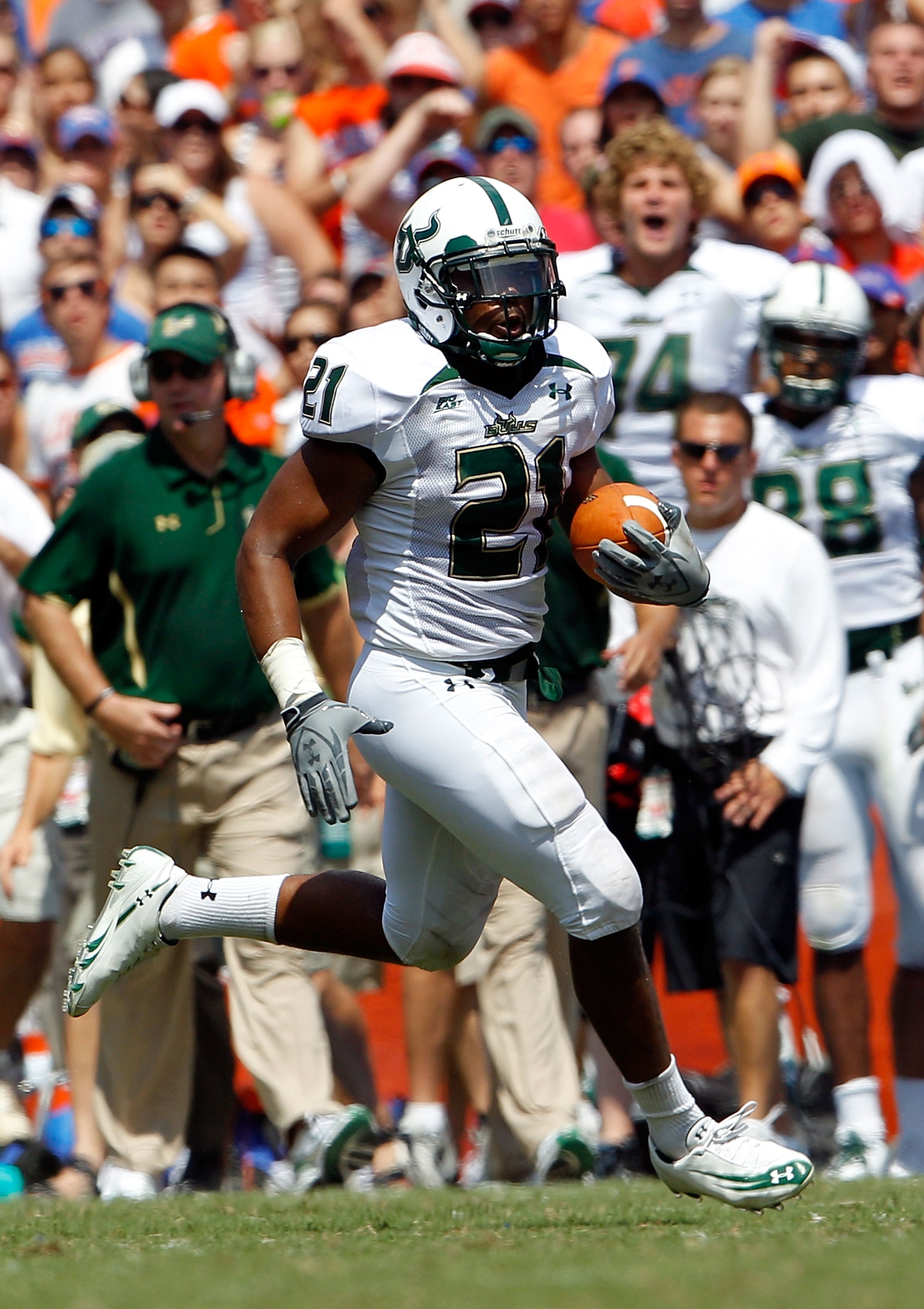 GAINESVILLE, FL - SEPTEMBER 11: Demetris Murray #21 of the South Florida Bulls runs for yardage during a game against the Florida Gators at Ben Hill Griffin Stadium on September 11, 2010 in Gainesville, Florida. (Photo by Sam Greenwood/Getty Images) GAINESVILLE, FL - SEPTEMBER 11: Demetris Murray #21 of the South Florida Bulls runs for yardage during a game against the Florida Gators at Ben Hill Griffin Stadium on September 11, 2010 in Gainesville, Florida. (Photo by Sam Greenwood/Getty Images)
