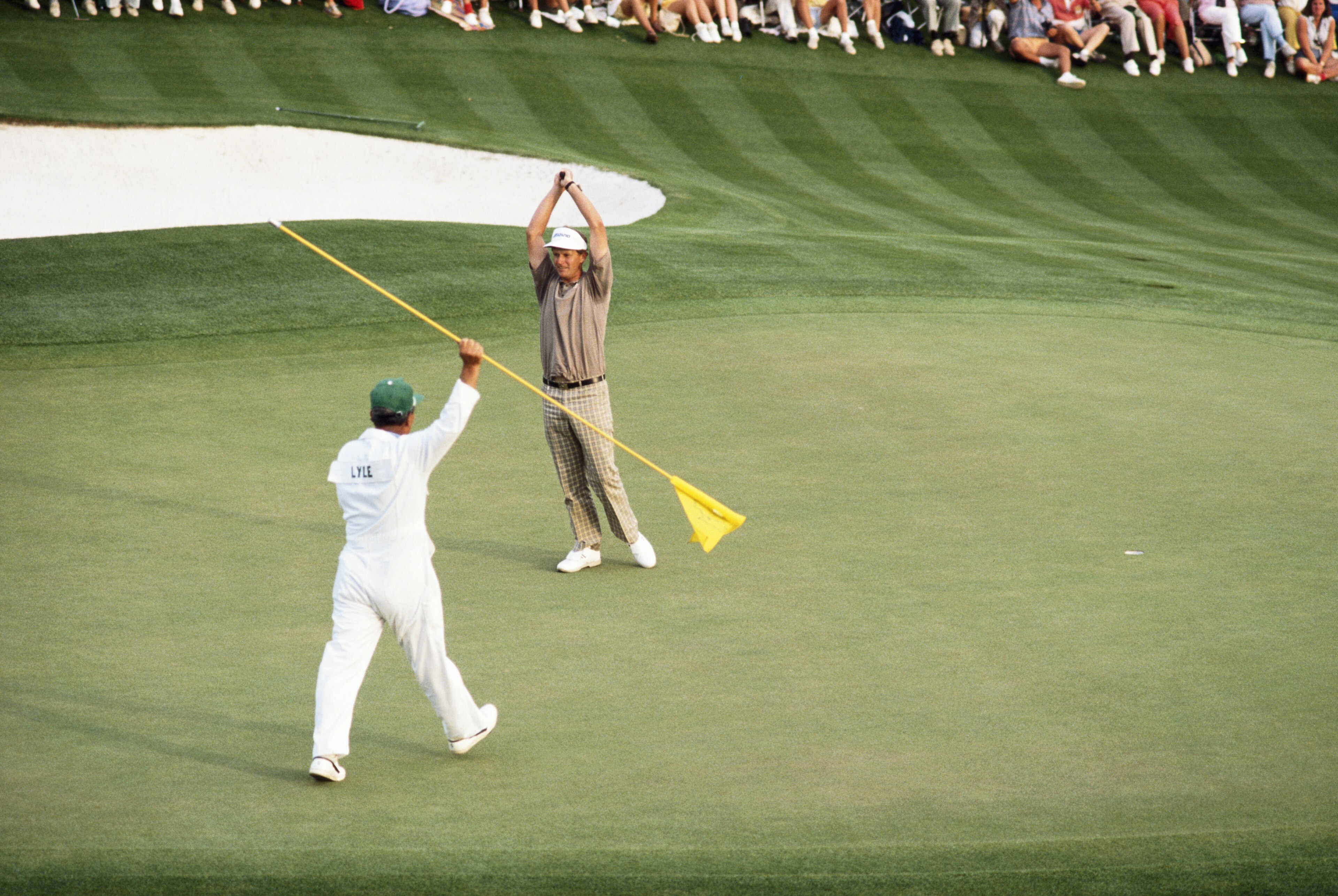 Sandy Lyle of Scotland holes out his winning putt on the 18th green during the final round of the U.S Masters GolfTournament on 10th April 1988 at The Augusta National Golf Club in Augusta, Georgia, United States. (Photo by David Cannon/Getty Images)