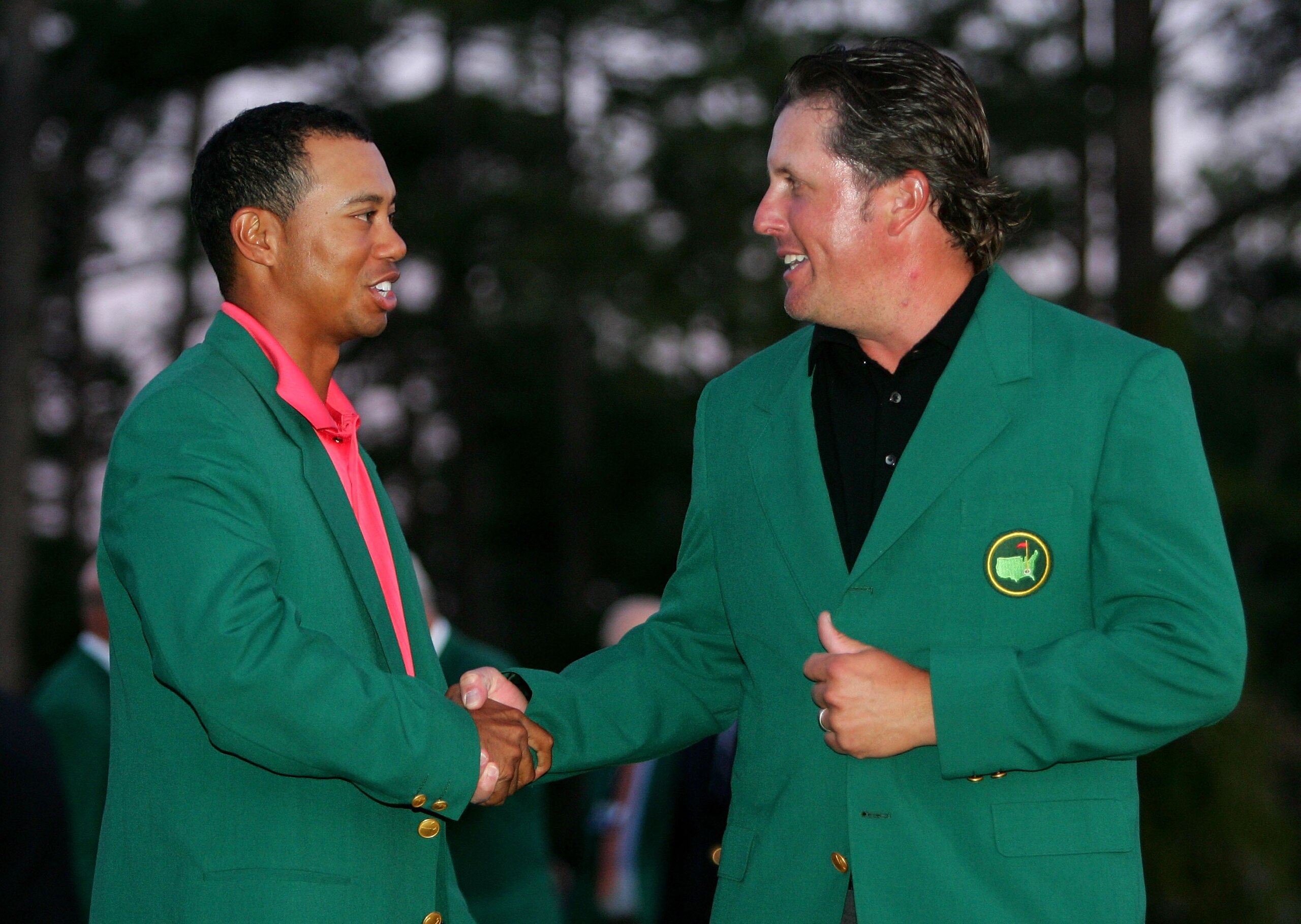 AUGUSTA, GA - APRIL 09:  Tiger Woods and Phil Mickelson shake hands at the green jacket presentation after Mickelson won The Masters at the Augusta National Golf Club after the final round on April 9, 2006 in Augusta, Georgia.  Mickelson won with the scor