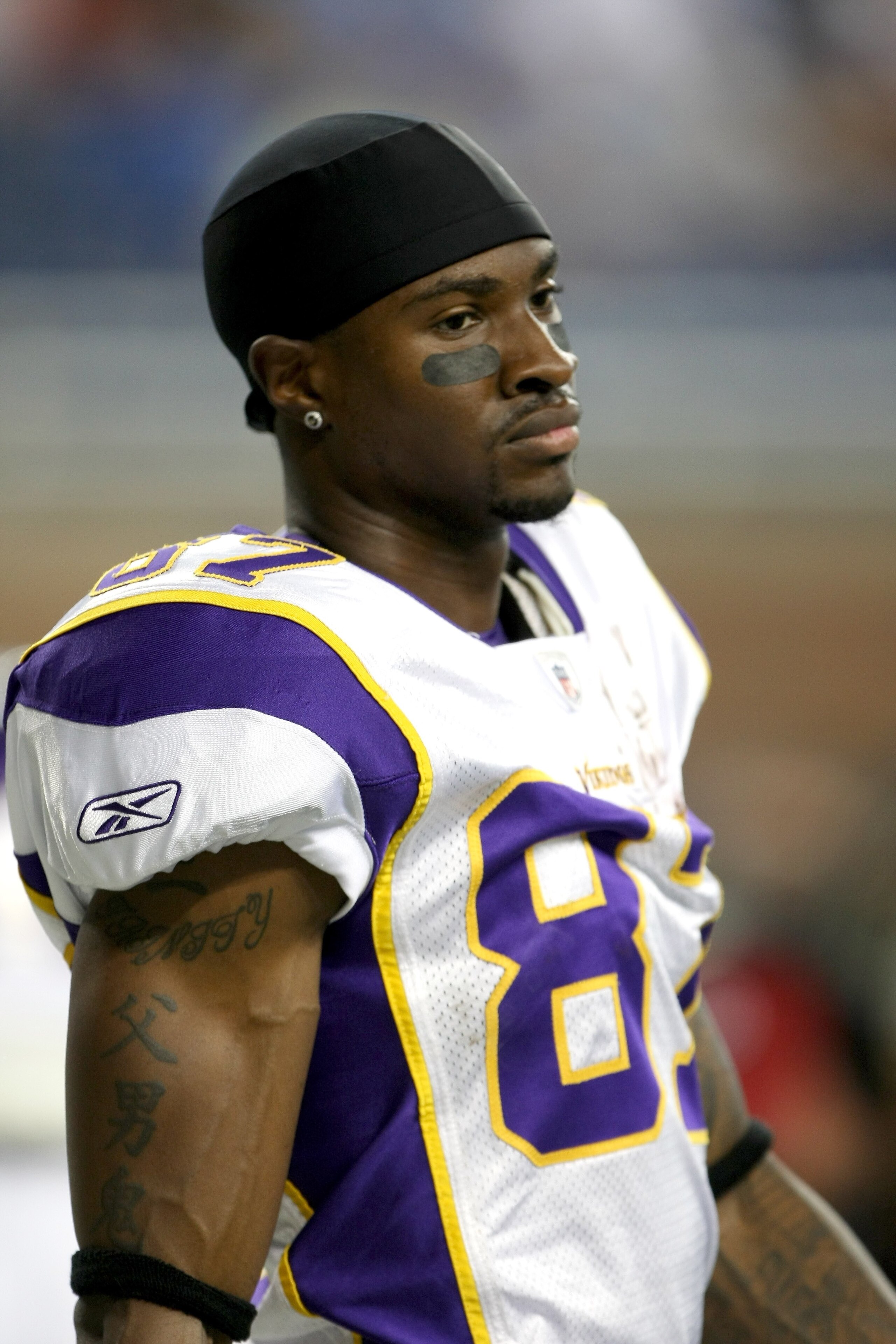 DETROIT - SEPTEMBER 20:  Wide receiver Bernard Berrian #87 of the Minnesota Vikings warms up for the game against the Detroit Lions at Ford Field on September 20, 2009 in Detroit, Michigan. The Vikings won 27-13.  (Photo by Stephen Dunn/Getty Images)