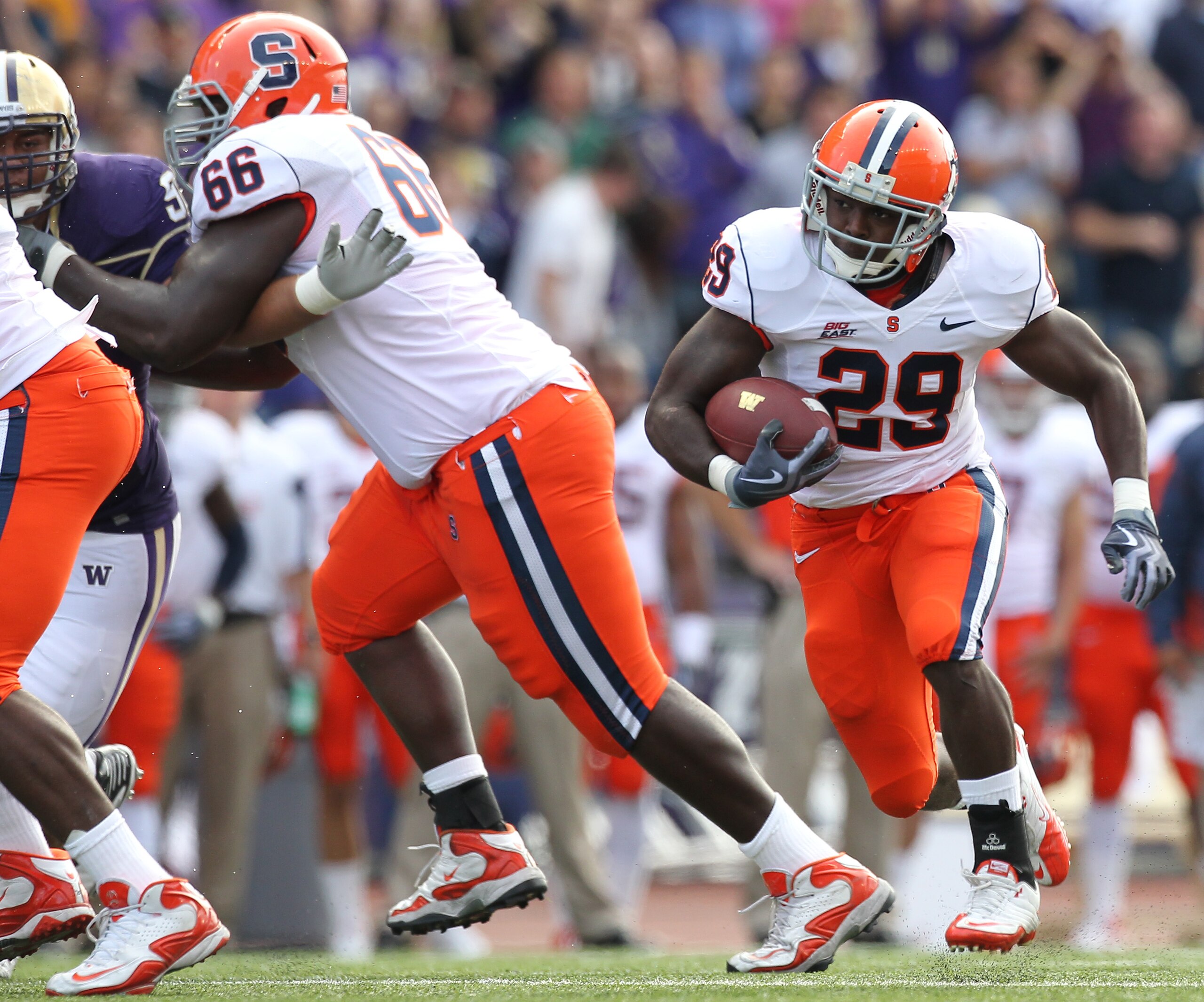 SEATTLE - SEPTEMBER 11: Running back Antwon Bailey #29 of the Syracuse Orange rushes against the Washington Huskies on September 11, 2010 at Husky Stadium in Seattle, Washington. (Photo by Otto Greule Jr/Getty Images) SEATTLE - SEPTEMBER 11: Running back Antwon Bailey #29 of the Syracuse Orange rushes against the Washington Huskies on September 11, 2010 at Husky Stadium in Seattle, Washington. (Photo by Otto Greule Jr/Getty Images)