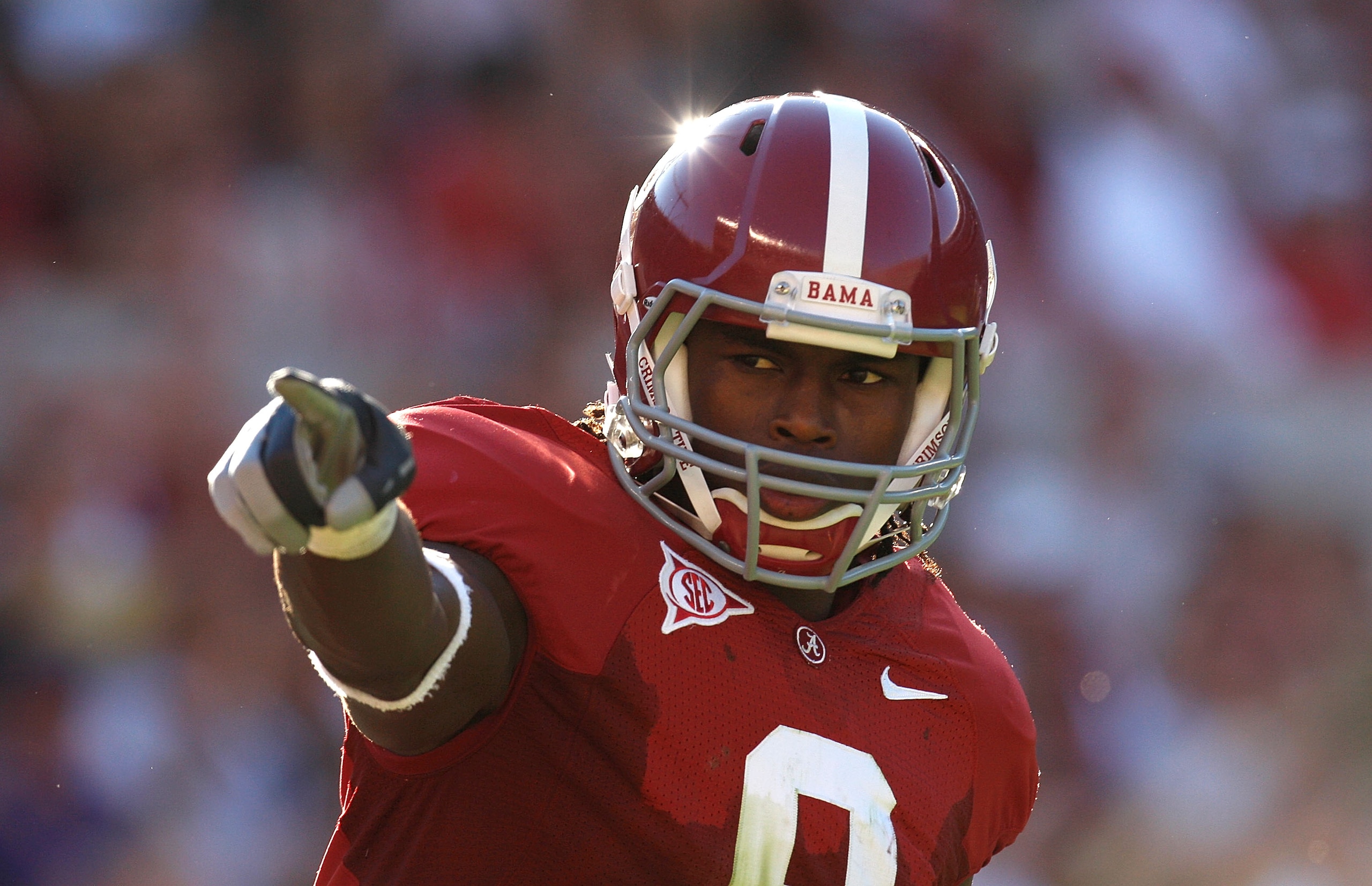 TUSCALOOSA, AL - NOVEMBER 07:  Julio Jones #8 of the Alabama Crimson Tide checks his spot on the offensive line against the Louisiana State University Tigers at Bryant-Denny Stadium on November 7, 2009 in Tuscaloosa, Alabama.  (Photo by Kevin C. Cox/Getty