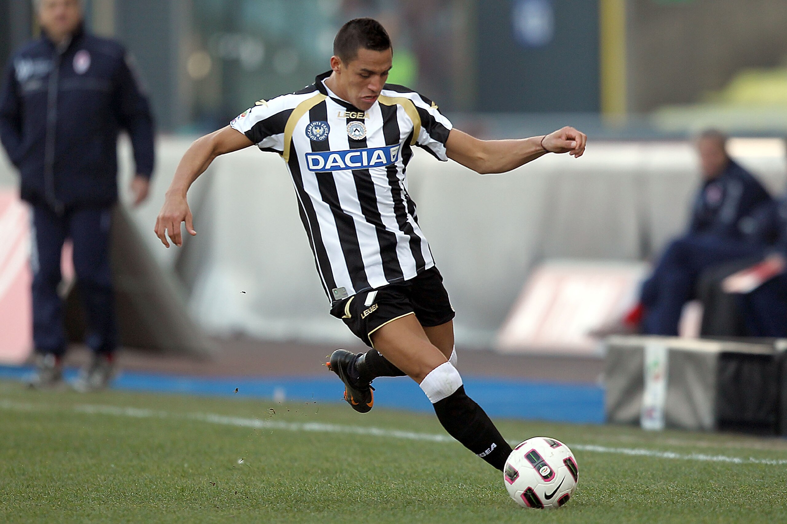 UDINE, ITALY - MARCH 06: Alexis Sanchez of Udinese Calcio in action during the Serie A match between Udinese Calcio and AS Bari at Stadio Friuli on March 6, 2011 in Udine, Italy. (Photo by Gabriele Maltinti/Getty Images) UDINE, ITALY - MARCH 06: Alexis Sanchez of Udinese Calcio in action during the Serie A match between Udinese Calcio and AS Bari at Stadio Friuli on March 6, 2011 in Udine, Italy. (Photo by Gabriele Maltinti/Getty Images)