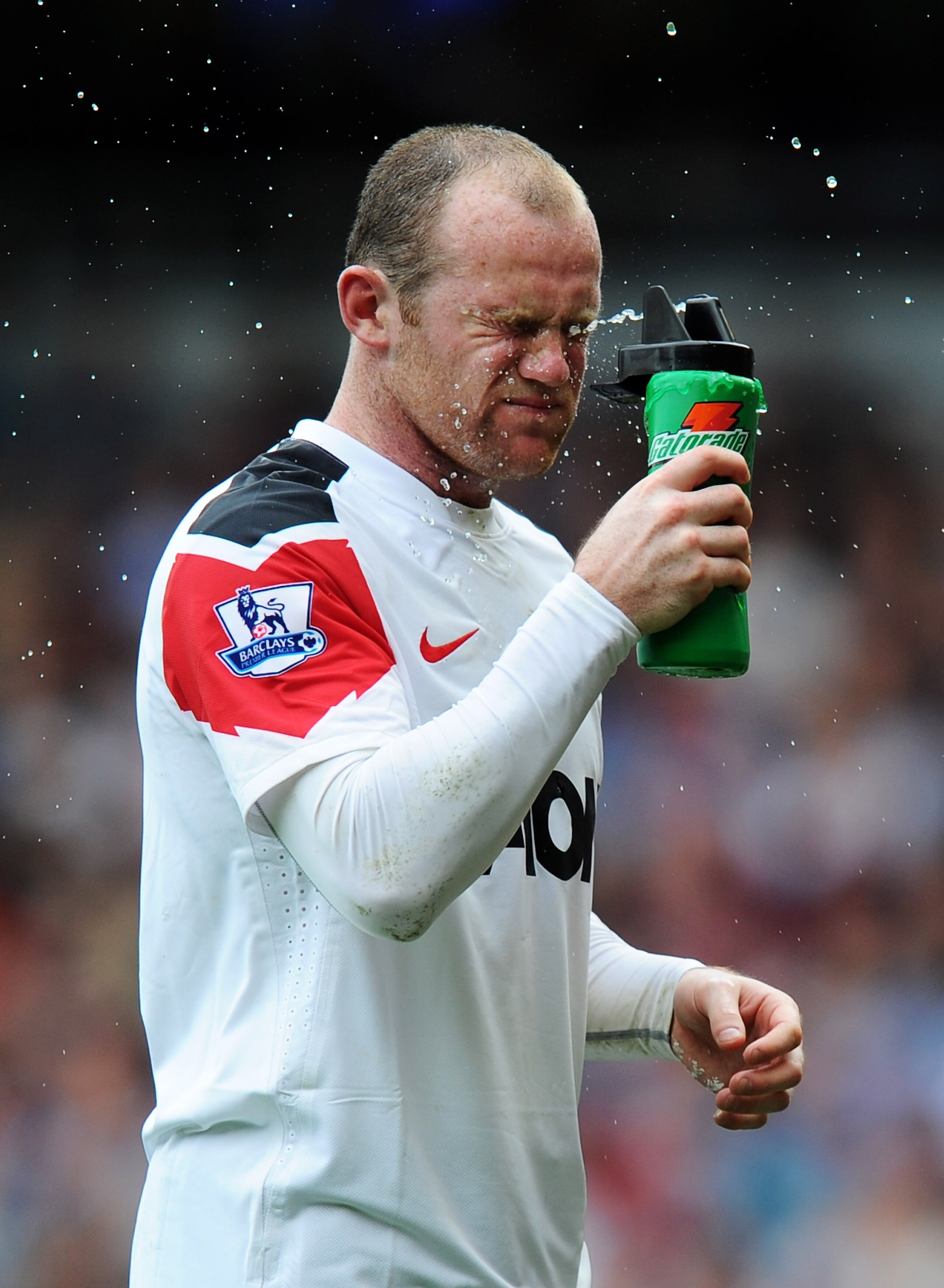 LONDON, ENGLAND - APRIL 02: Wayne Rooney of Manchester United feels the heat during the Barclays Premier League match between West Ham United and Manchester United at the Boleyn Ground on April 2, 2011 in London, England. (Photo by Mike Hewitt/Getty Ima LONDON, ENGLAND - APRIL 02: Wayne Rooney of Manchester United feels the heat during the Barclays Premier League match between West Ham United and Manchester United at the Boleyn Ground on April 2, 2011 in London, England. (Photo by Mike Hewitt/Getty Ima