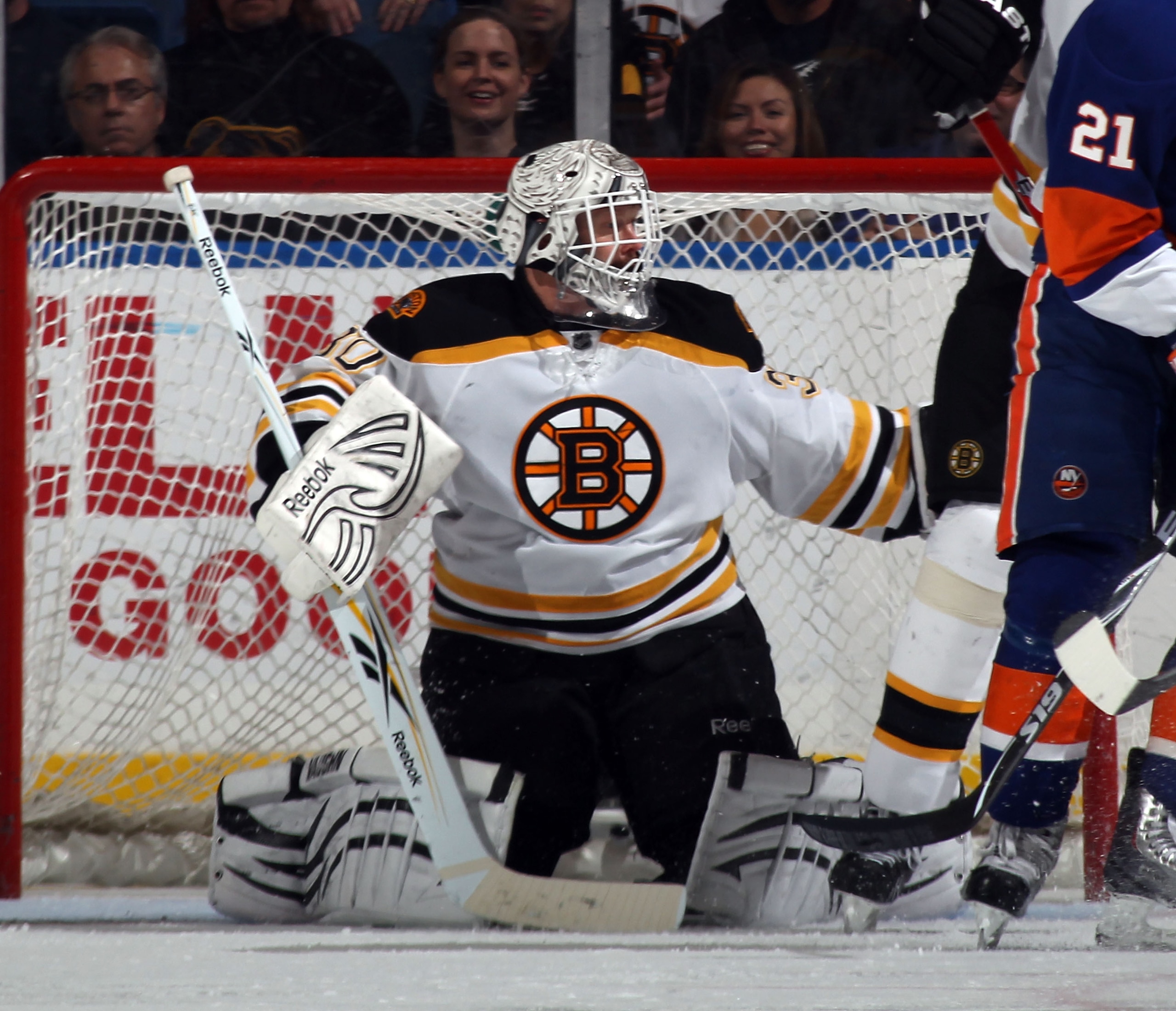 UNIONDALE, NY - MARCH 11: Tim Thomas #30 of the Boston Bruins tends net against the New York Islanders at the Nassau Coliseum on March 11, 2011 in Uniondale, New York. (Photo by Bruce Bennett/Getty Images) UNIONDALE, NY - MARCH 11: Tim Thomas #30 of the Boston Bruins tends net against the New York Islanders at the Nassau Coliseum on March 11, 2011 in Uniondale, New York. (Photo by Bruce Bennett/Getty Images)