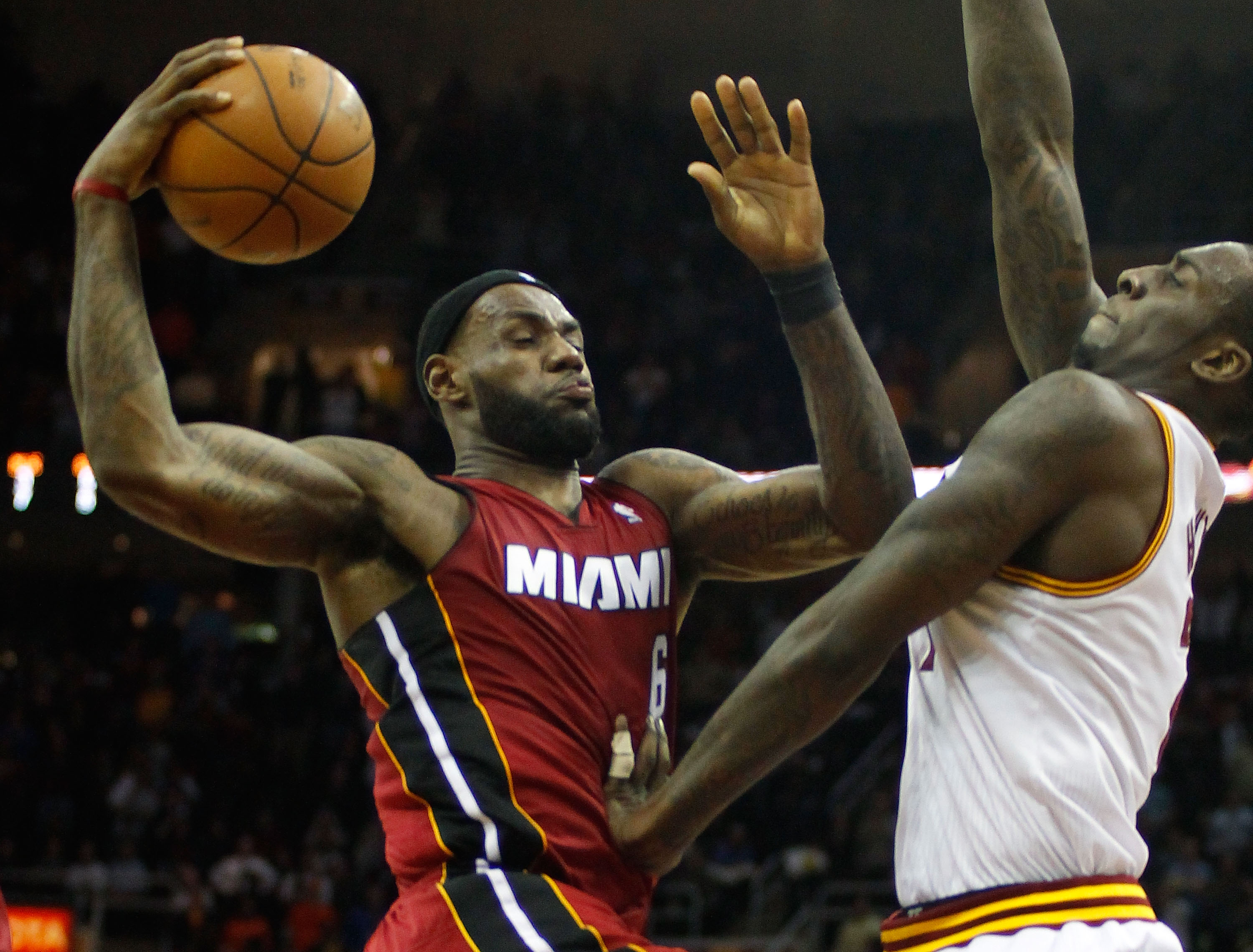 CLEVELAND - MARCH 29:  LeBron James #6 of the Miami Heat drives to the basket in front of J.J. Hickson #21 of the Cleveland Cavaliers during the game on March 29, 2011 at Quicken Loans Arena in Cleveland, Ohio. NOTE TO USER: User expressly acknowledges an