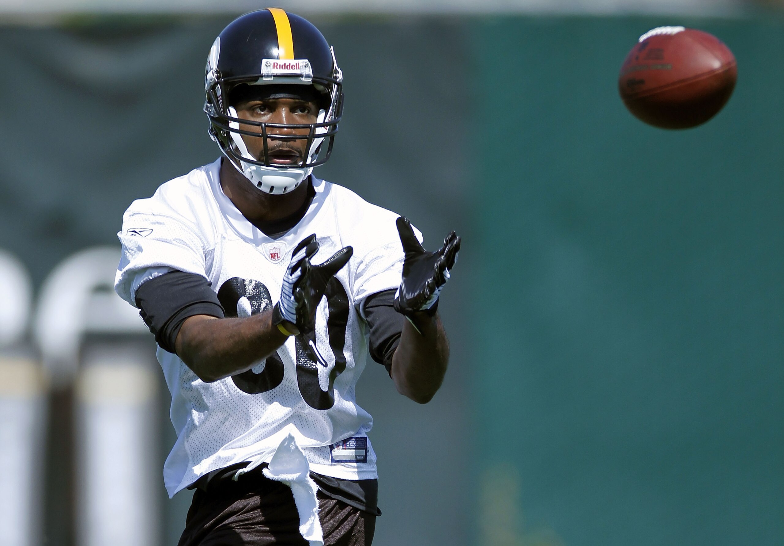 PITTSBURGH - APRIL 30: Limas Sweed #80 of the Pittsburgh Steelers catches a pass during mini camp at the Pittsburgh Steelers Training Facility on April 30, 2010 in Pittsburgh, Pennsylvania. (Photo by Gregory Shamus/Getty Images) PITTSBURGH - APRIL 30: Limas Sweed #80 of the Pittsburgh Steelers catches a pass during mini camp at the Pittsburgh Steelers Training Facility on April 30, 2010 in Pittsburgh, Pennsylvania. (Photo by Gregory Shamus/Getty Images)