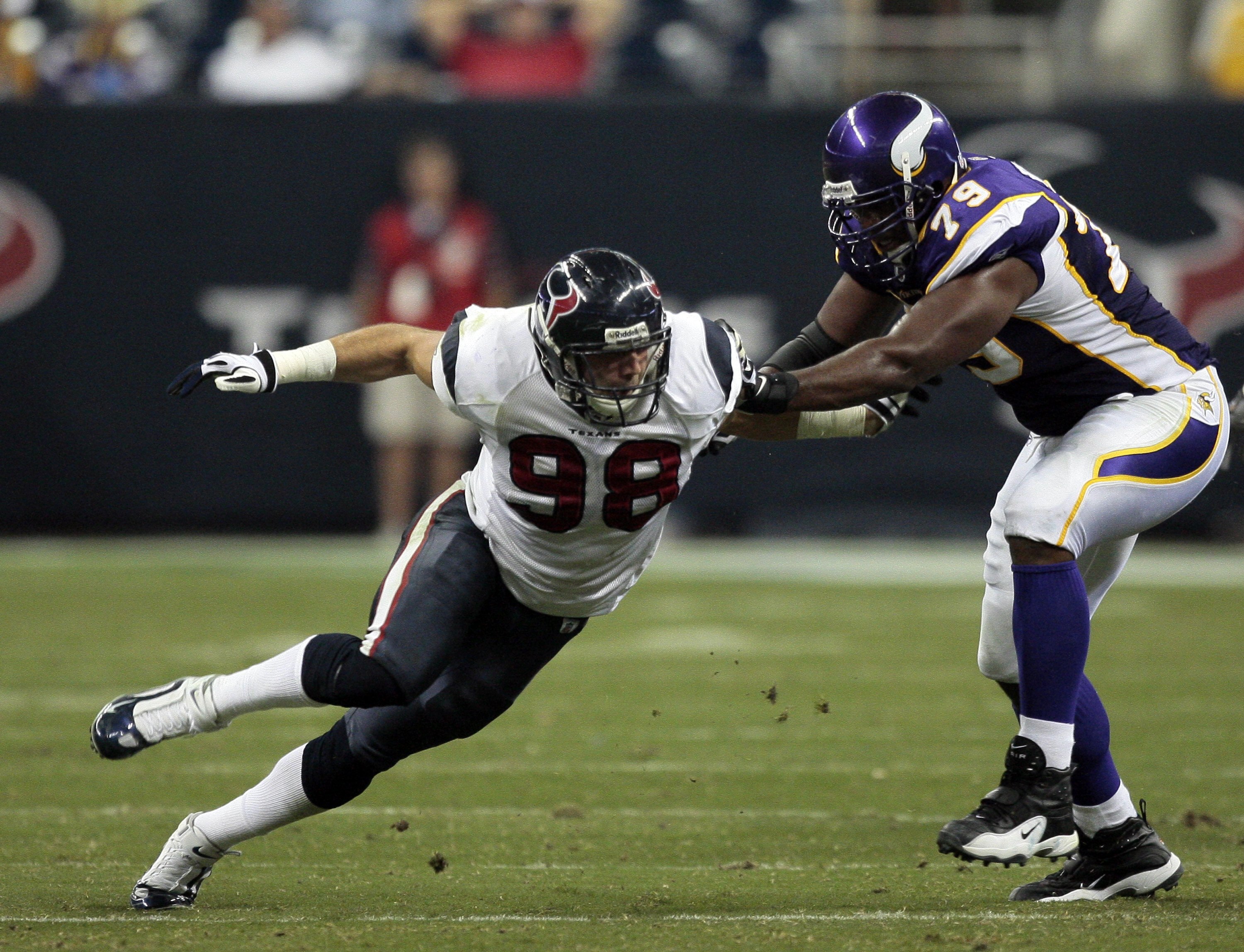 HOUSTON - AUGUST 31:  Defensive end Connor Barwin #98 of the Houston Texans goes around guard Artis Hicks #79 of the Minnesota Vikings at Reliant Stadium on August 31, 2009 in Houston, Texas.  (Photo by Bob Levey/Getty Images)