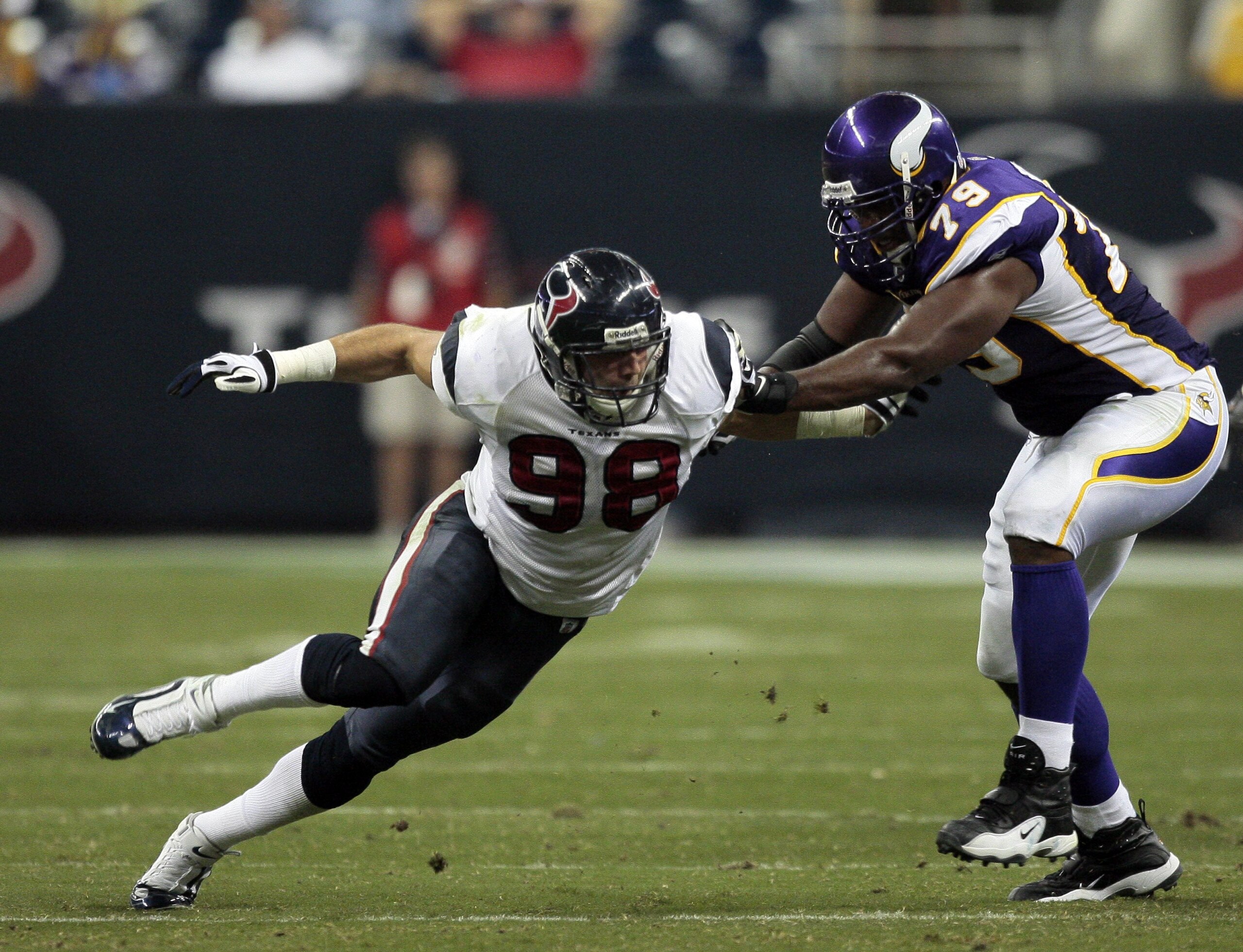 HOUSTON - AUGUST 31:  Defensive end Connor Barwin #98 of the Houston Texans goes around guard Artis Hicks #79 of the Minnesota Vikings at Reliant Stadium on August 31, 2009 in Houston, Texas.  (Photo by Bob Levey/Getty Images)