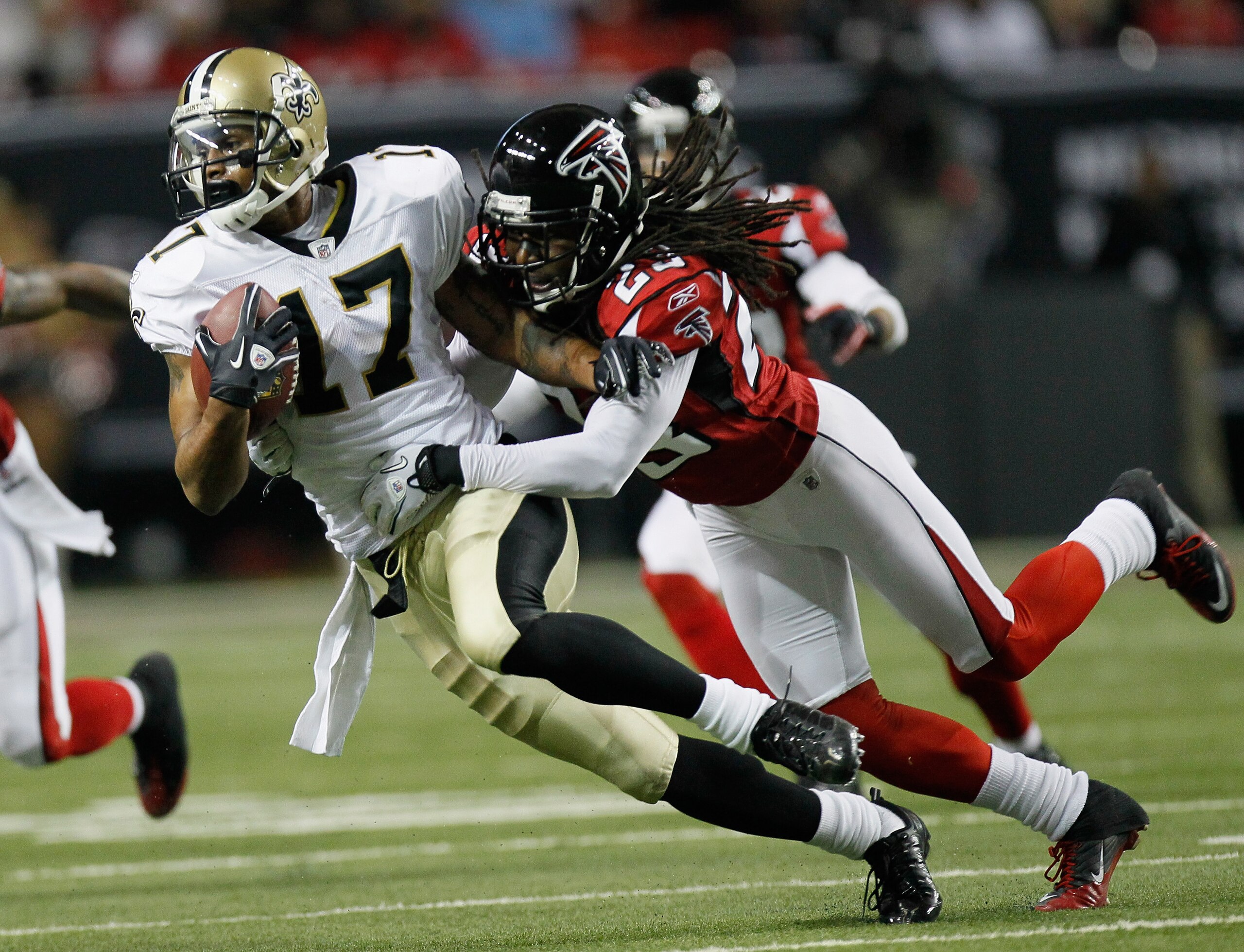 ATLANTA, GA - DECEMBER 27: Robert Meachem #17 of the New Orleans Saints fights off the tackle of Atlanta Falcons defender Dunta Robinson #23 in the first half during their game at the Georgia Dome on December 27, 2010 in Atlanta, Georgia. (Photo by Kev ATLANTA, GA - DECEMBER 27: Robert Meachem #17 of the New Orleans Saints fights off the tackle of Atlanta Falcons defender Dunta Robinson #23 in the first half during their game at the Georgia Dome on December 27, 2010 in Atlanta, Georgia. (Photo by Kev