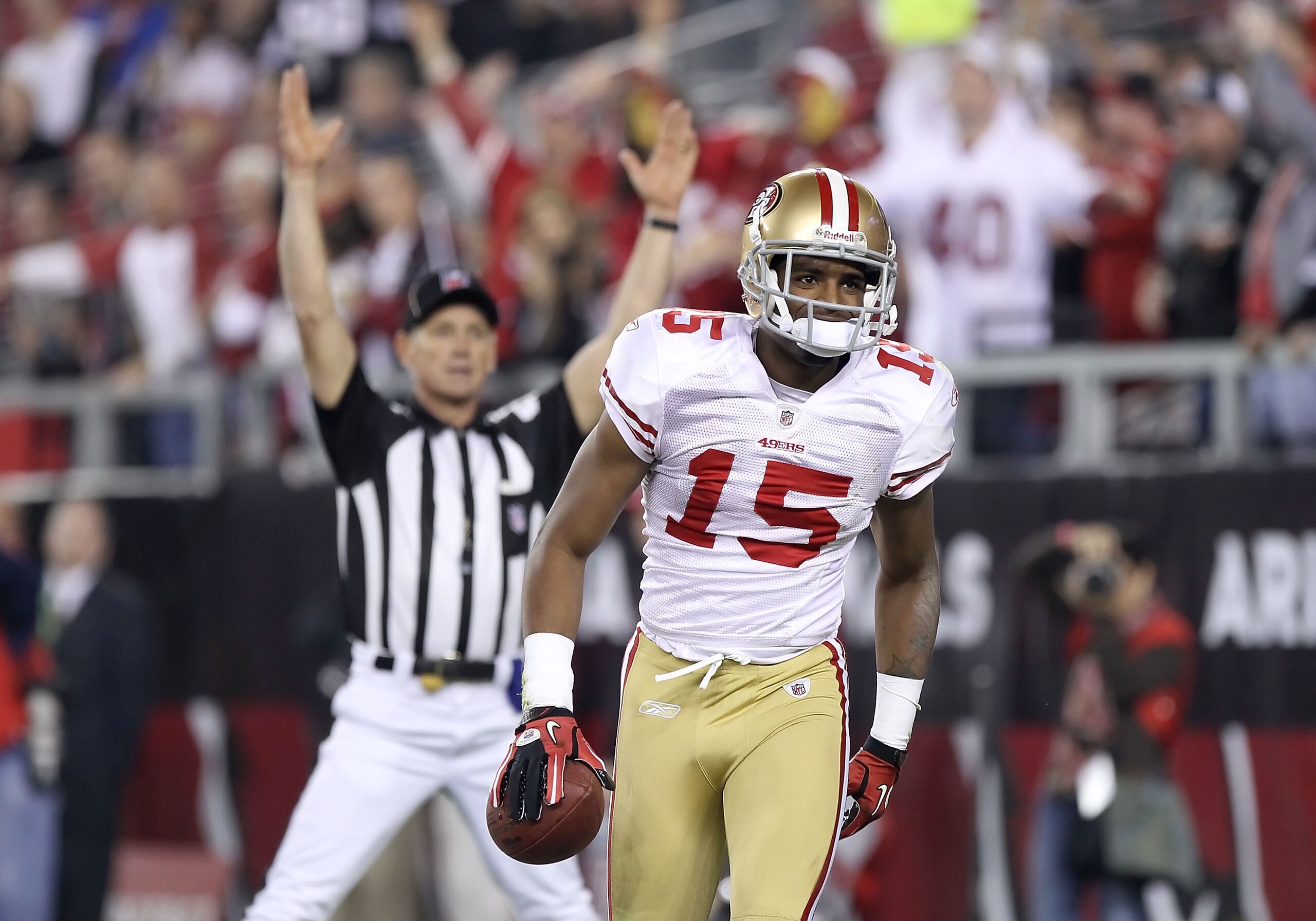 GLENDALE, AZ - NOVEMBER 29: Wide receiver Michael Crabtree #15 of the San Francisco 49ers scores a 38 yard touchdown reception against the Arizona Cardinals during the first quarter of the NFL game at the University of Phoenix Stadium on November 29, 201 GLENDALE, AZ - NOVEMBER 29: Wide receiver Michael Crabtree #15 of the San Francisco 49ers scores a 38 yard touchdown reception against the Arizona Cardinals during the first quarter of the NFL game at the University of Phoenix Stadium on November 29, 201