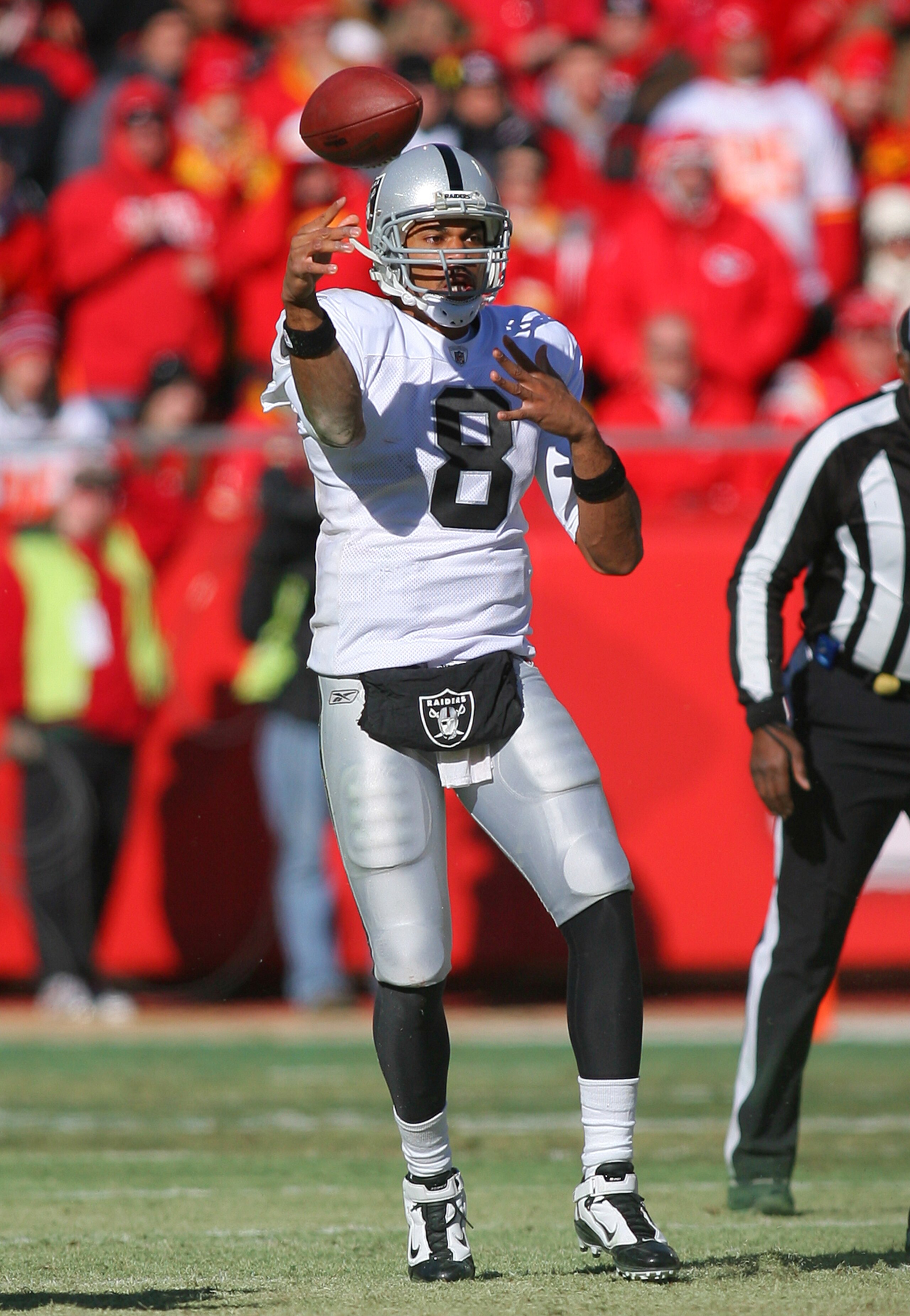 KANSAS CITY, MO - JANUARY 02: Quarterback Jason Campbell #8 of the Oakland Raiders throws a pass in a game against the Kansas City Chiefs at Arrowhead Stadium on January 2, 2011 in Kansas City, Missouri. (Photo by Tim Umphrey/Getty Images) KANSAS CITY, MO - JANUARY 02: Quarterback Jason Campbell #8 of the Oakland Raiders throws a pass in a game against the Kansas City Chiefs at Arrowhead Stadium on January 2, 2011 in Kansas City, Missouri. (Photo by Tim Umphrey/Getty Images)