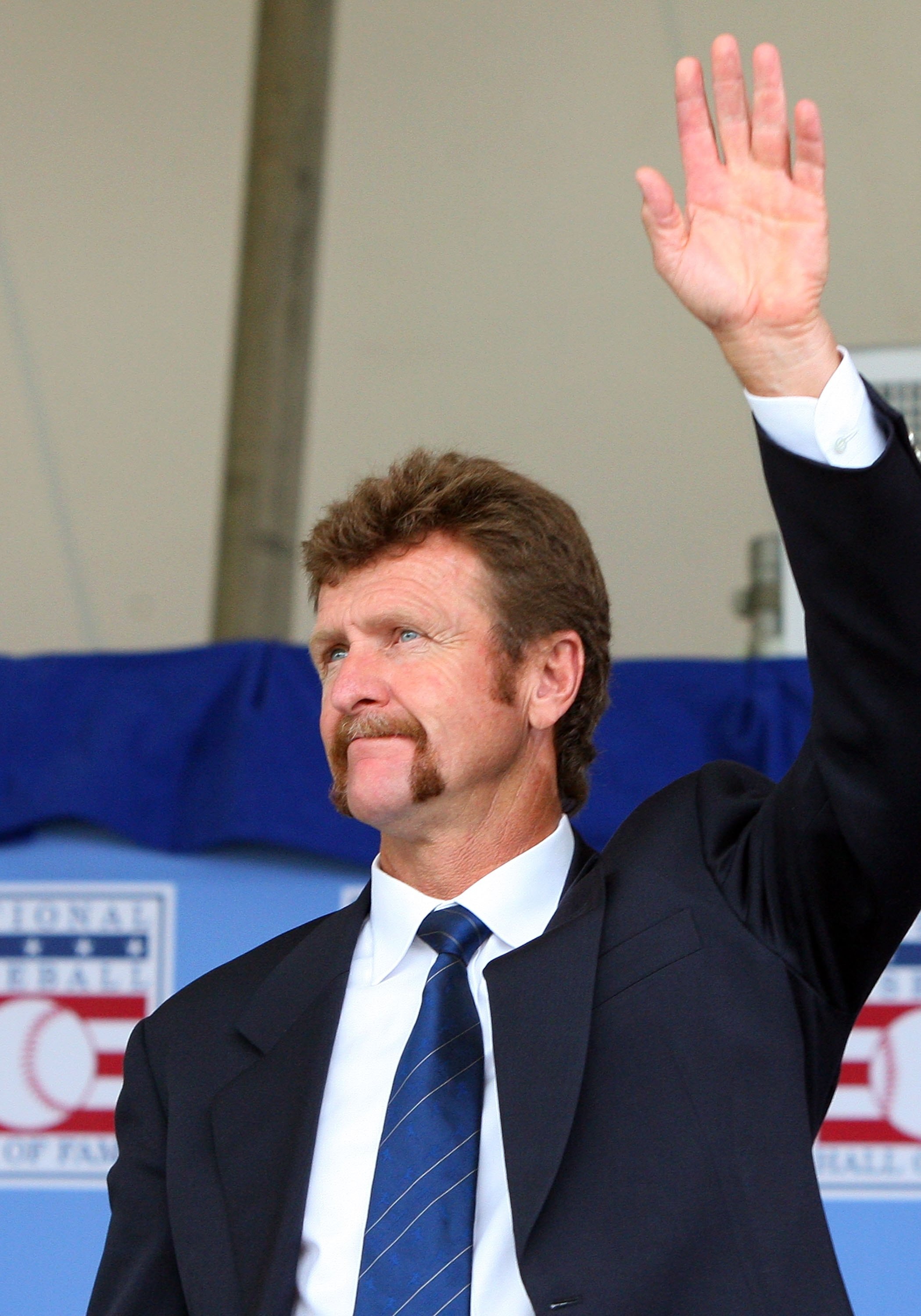 COOPERSTOWN, NY - JULY 26:  Hall of Famer Robin Yount waves to the crowd as he is introduced at Clark Sports Center during the 2009  Baseball Hall of Fame induction ceremony on July 26, 2009 in Cooperstown, New York.  (Photo by Jim McIsaac/Getty Images)