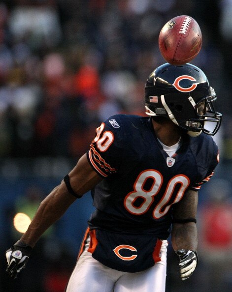 CHICAGO, IL - JANUARY 23:  Earl Bennett #80 of the Chicago Bears has the ball fly over his head while taking on the Green Bay Packers in the NFC Championship Game at Soldier Field on January 23, 2011 in Chicago, Illinois.  (Photo by Doug Pensinger/Getty I