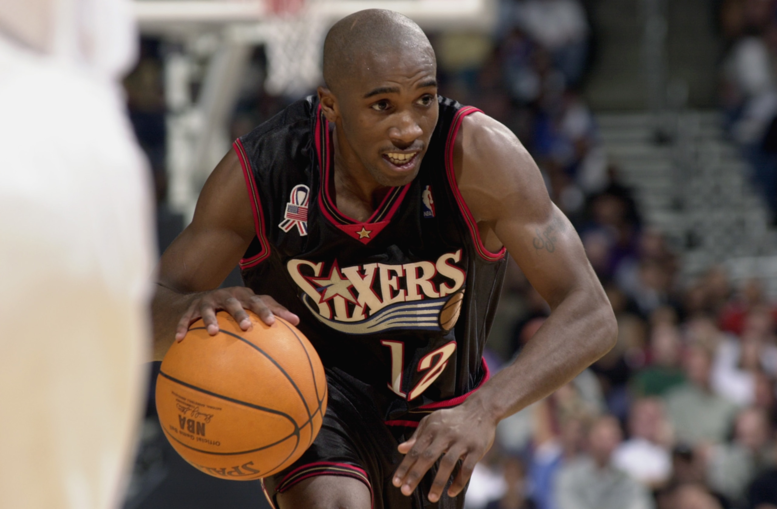 WASHINGTON - NOVEMBER 3:  Point guard Speedy Claxton #12 of the Philadelphia 76ers dribbles the ball during the NBA game against the Washington Wizards at MCI Center in Washington, D.C. on November 3, 2001.  The Wizards won 90-76.  NOTE TO USER: User expr