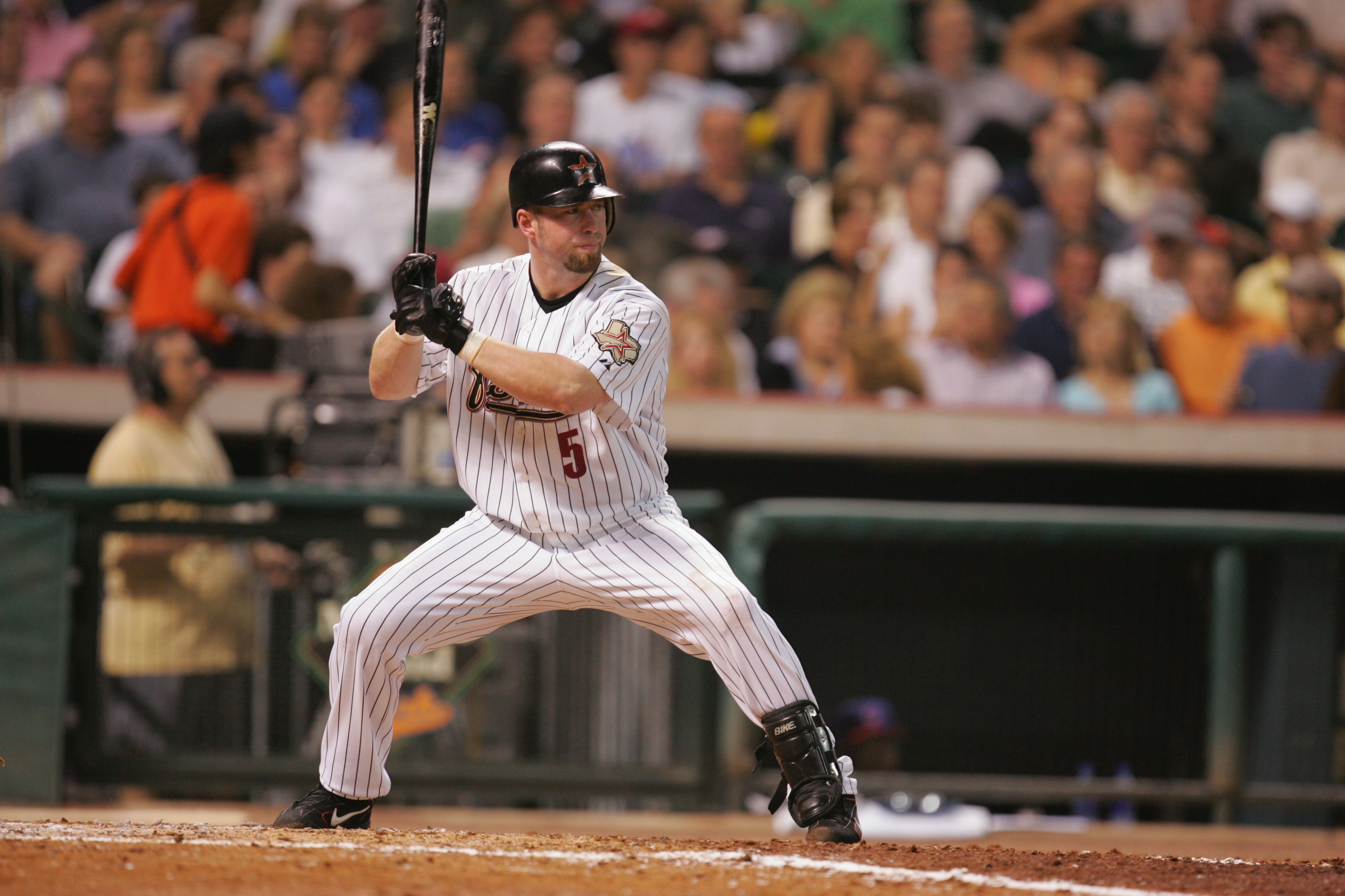 HOUSTON - APRIL 29:  Infielder Jeff Bagwell #5 of the Houston Astros waits for a Chicago Cubs pitch during the game on April 29, 2005 at Minute Maid Park in Houston, Texas.  The Cubs won 3-2.  (Photo by Ronald Martinez/Getty Images)