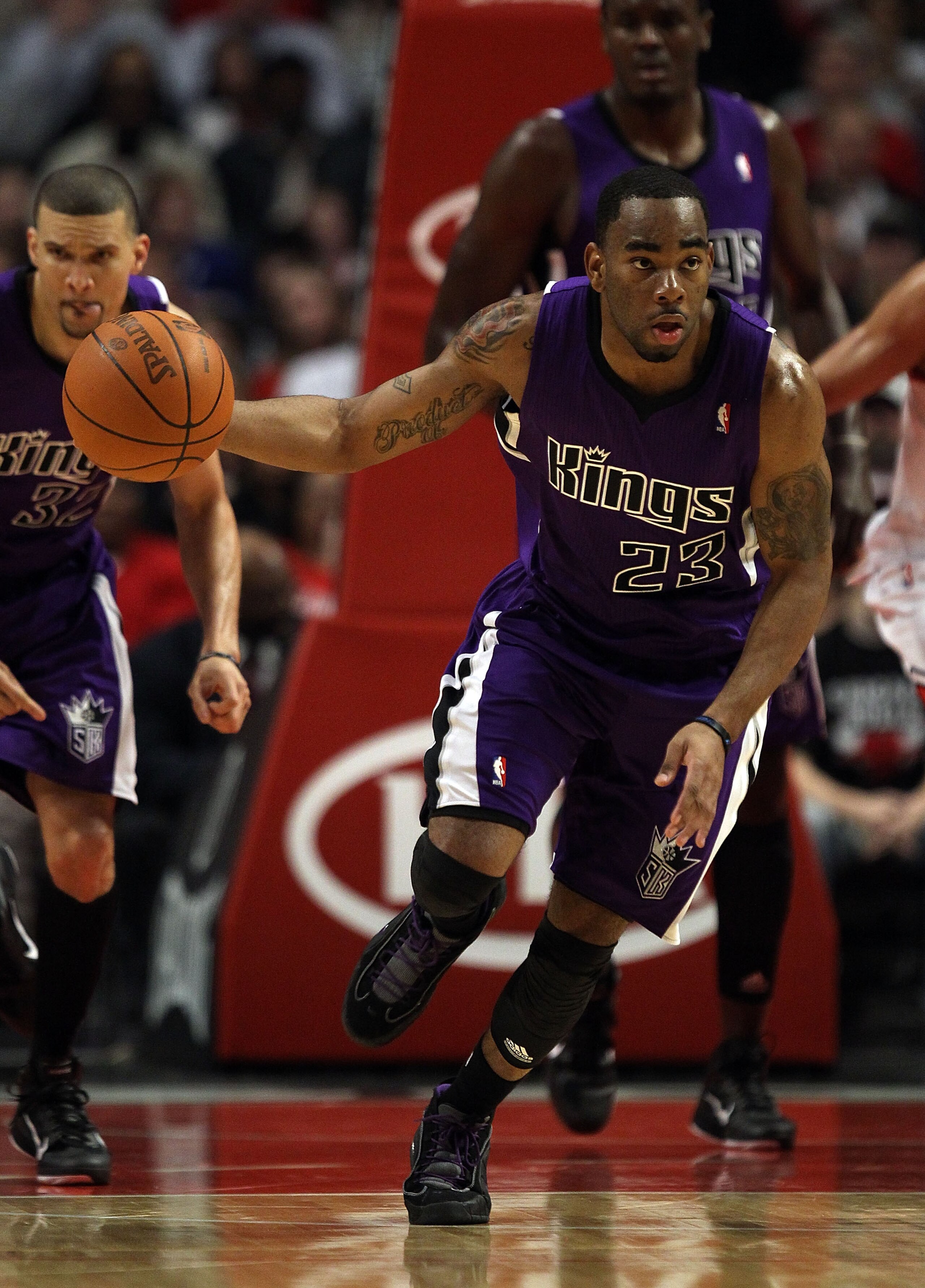 CHICAGO, IL - MARCH 21: Marcus Thornton #23 of the Sacramento Kings moves against the Chicago Bulls at the United Center on March 21, 2011 in Chicago, Illinois. The Bulls defeated the Kings 132-92. NOTE TO USER: User expressly acknowledges and agrees that CHICAGO, IL - MARCH 21: Marcus Thornton #23 of the Sacramento Kings moves against the Chicago Bulls at the United Center on March 21, 2011 in Chicago, Illinois. The Bulls defeated the Kings 132-92. NOTE TO USER: User expressly acknowledges and agrees that