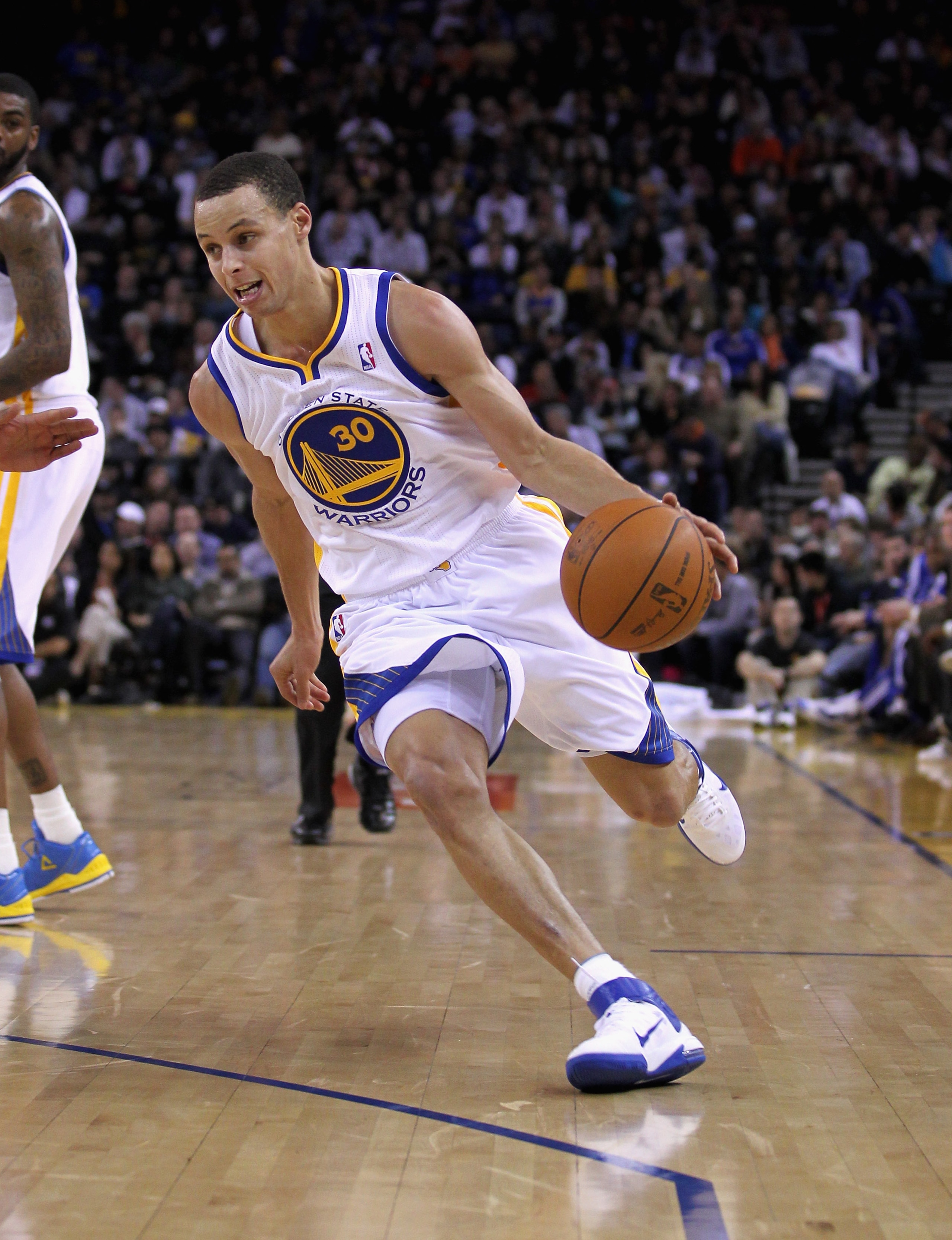 OAKLAND, CA - MARCH 25:  Stephen Curry #30 of the Golden State Warriors in action against the Toronto Raptors at Oracle Arena on March 25, 2011 in Oakland, California. NOTE TO USER: User expressly acknowledges and agrees that, by downloading and or using 