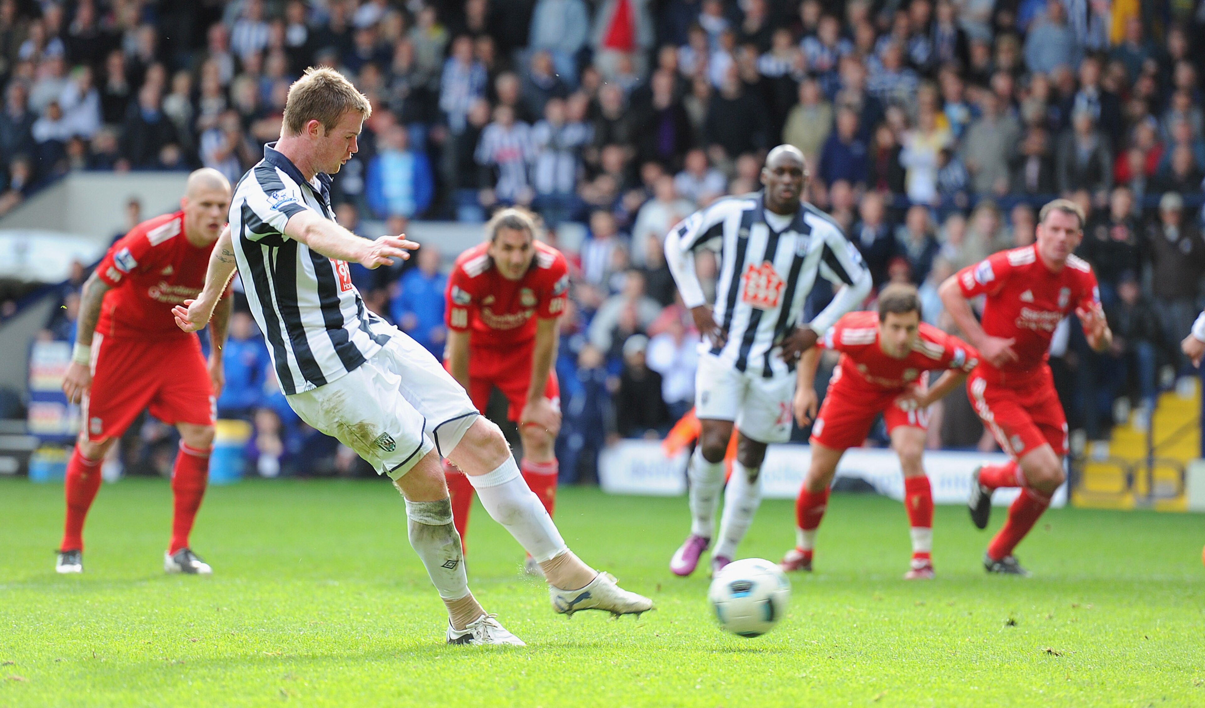 WEST BROMWICH, ENGLAND - APRIL 02: Chris Brunt of West Brom scores to make it 2-1 from the spot during the Barclays Premier League match between West Bromwich Albion and Liverpool at The Hawthorns on April 2, 2011 in West Bromwich, England. (Photo by Mi WEST BROMWICH, ENGLAND - APRIL 02: Chris Brunt of West Brom scores to make it 2-1 from the spot during the Barclays Premier League match between West Bromwich Albion and Liverpool at The Hawthorns on April 2, 2011 in West Bromwich, England. (Photo by Mi