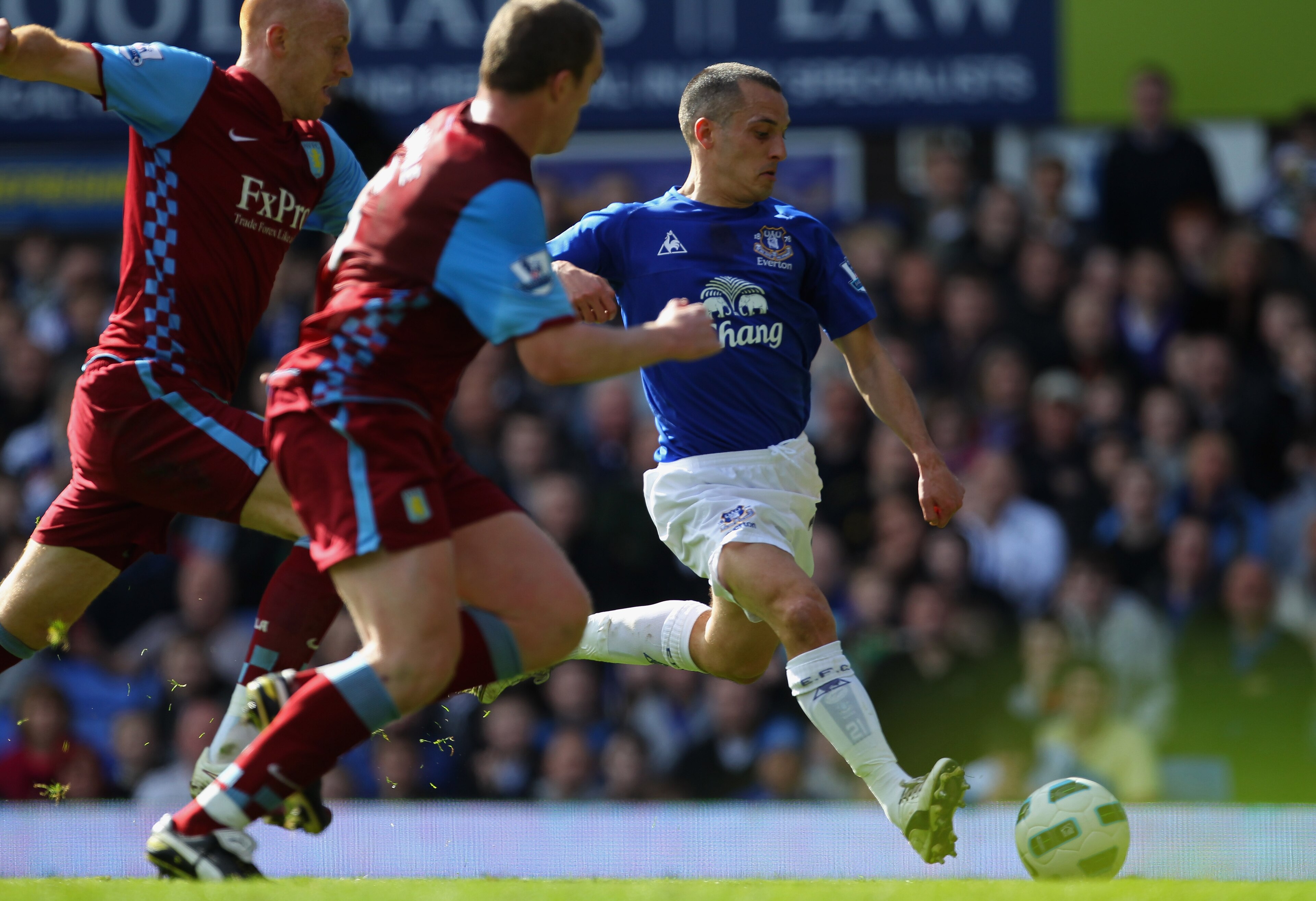 LIVERPOOL, ENGLAND - APRIL 02: Leon Osman of Everton scores the opening goal during the Barclays Premier League match between Everton and Aston Villa at Goodison Park on April 2, 2011 in Liverpool, England. (Photo by Alex Livesey/Getty Images) LIVERPOOL, ENGLAND - APRIL 02: Leon Osman of Everton scores the opening goal during the Barclays Premier League match between Everton and Aston Villa at Goodison Park on April 2, 2011 in Liverpool, England. (Photo by Alex Livesey/Getty Images)