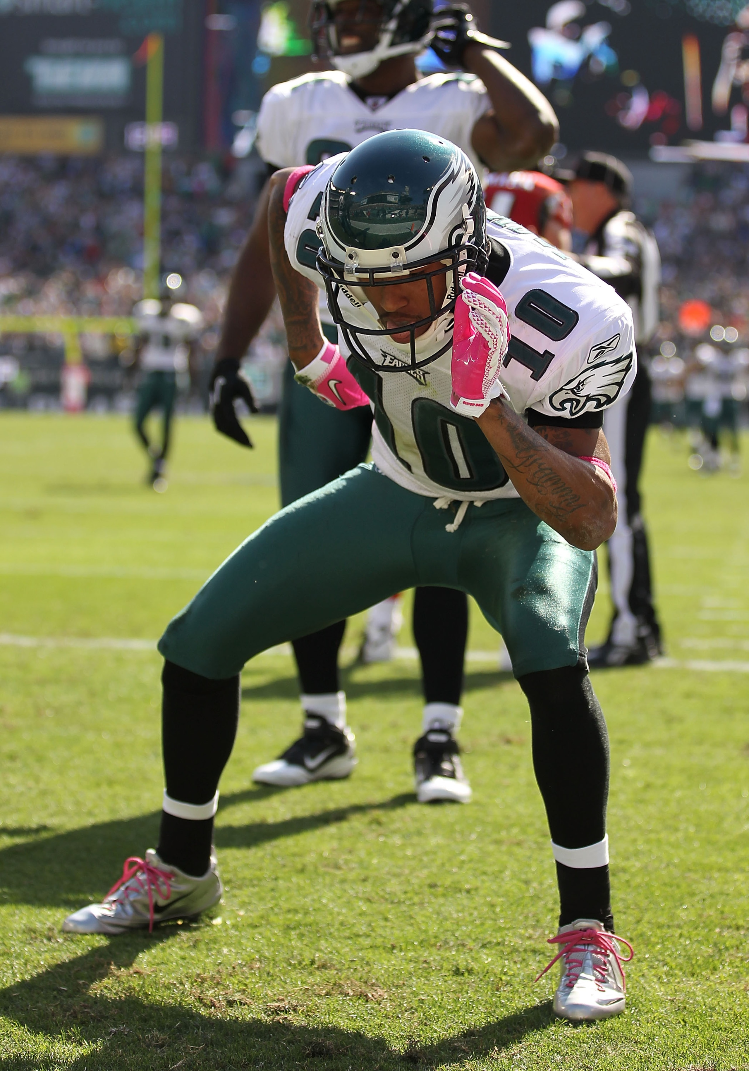 PHILADELPHIA - OCTOBER 17:  DeSean Jackson #10 of the Philadelphia Eagles celebrates after scoring a touchdown in the first quarter against the Atlanta Falcons defends during their game at Lincoln Financial Field on October 17, 2010 in Philadelphia, Penns