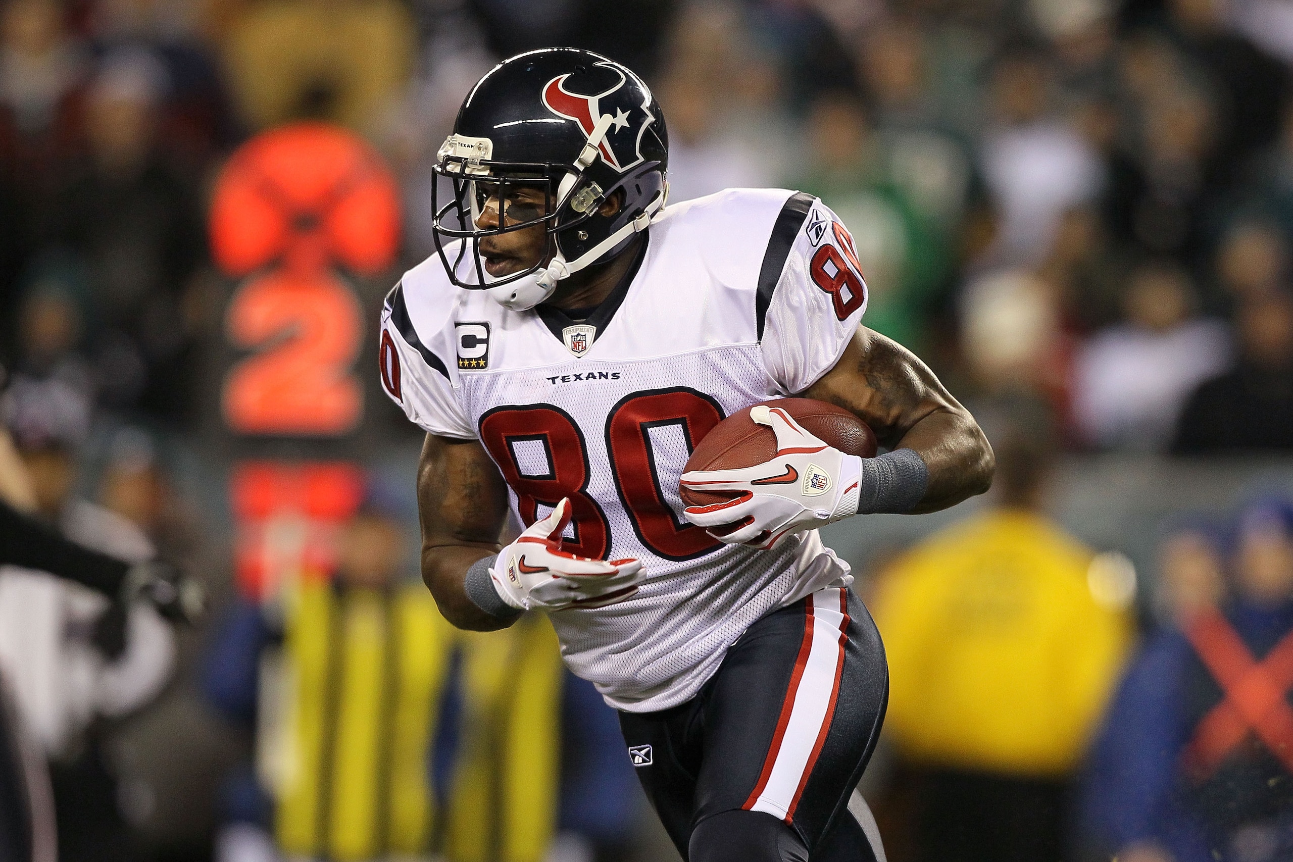 PHILADELPHIA, PA - DECEMBER 02:  Andre Johnson #80 of the Houston Texans runs with the ball on a reverse against the Philadelphia Eagles at Lincoln Financial Field on December 2, 2010 in Philadelphia, Pennsylvania.  (Photo by Jim McIsaac/Getty Images)