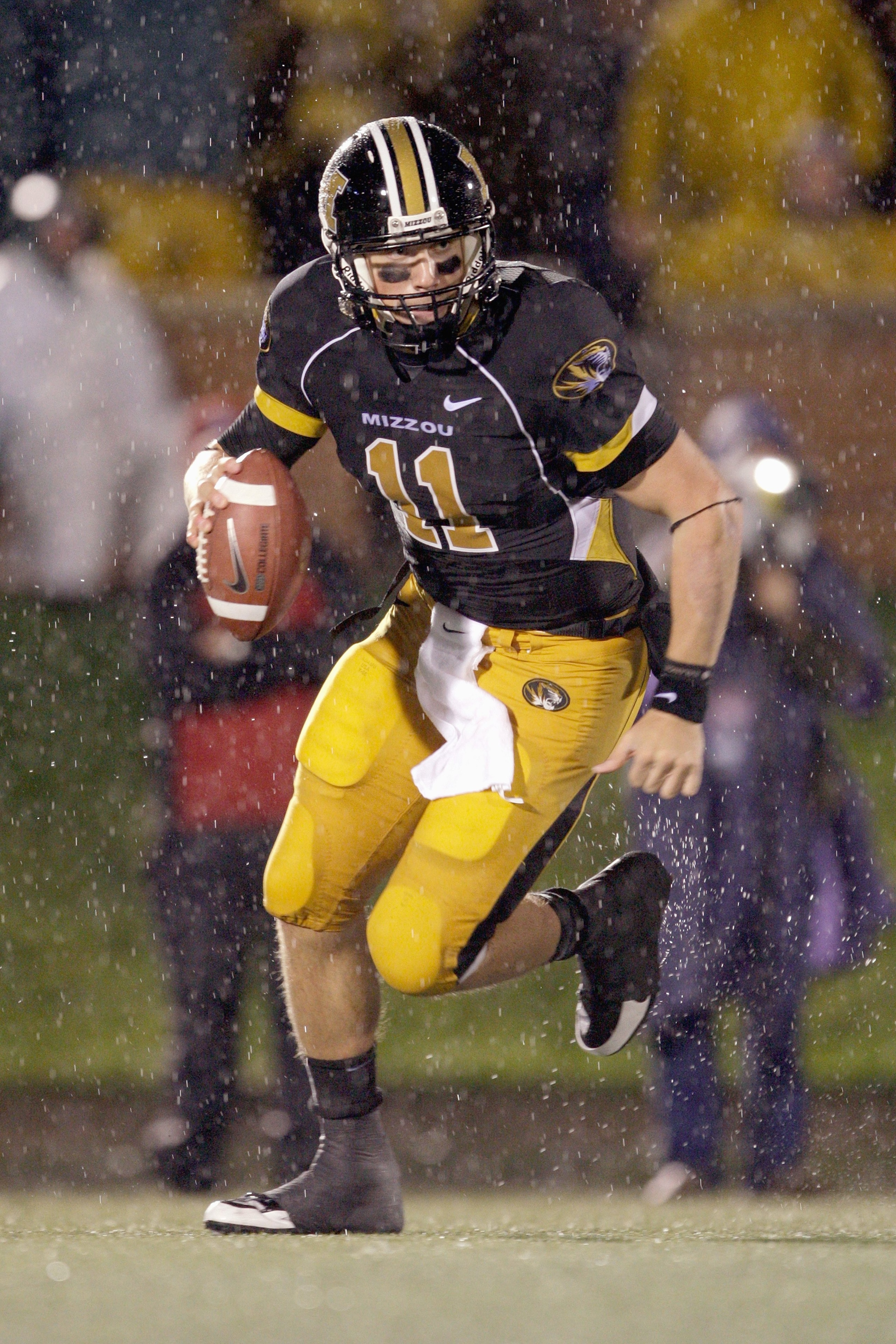 COLUMBIA, MO - OCTOBER 08:  Quarterback Blaine Gabbert #11 of the Missouri Tigers moves to pass the ball during the game against the Nebraska Cornhuskers on October 8, 2009 at Faurot Field/Memorial Stadium in Columbia, Missouri. (Photo by Jamie Squire/Get